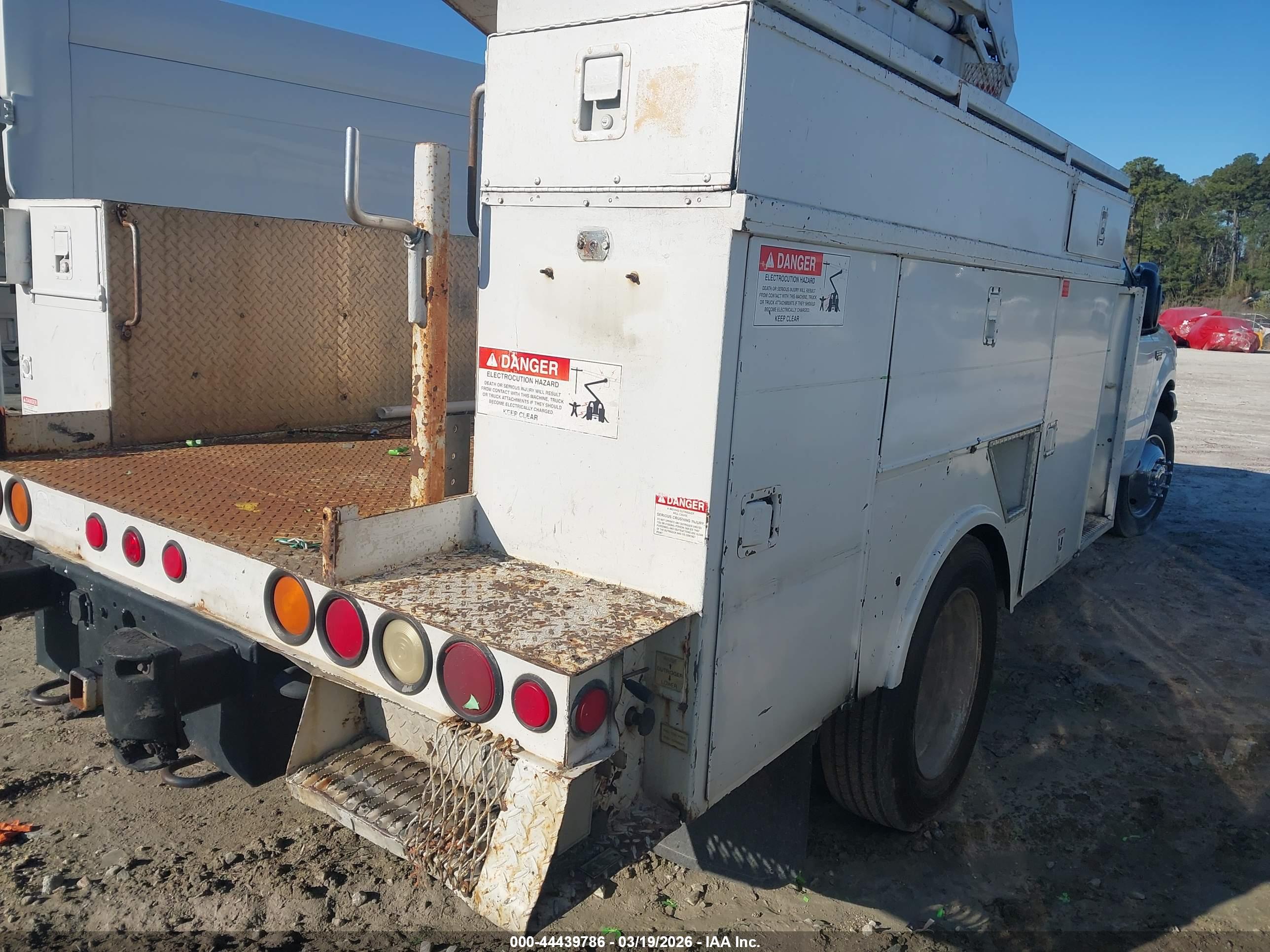 FORD F-550 image 4