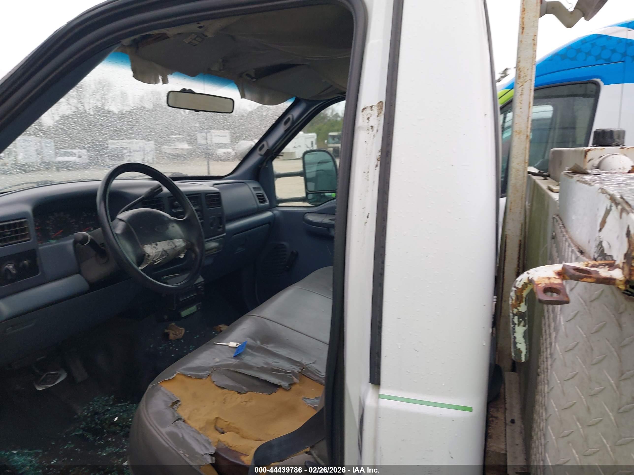 FORD F-550 image 7