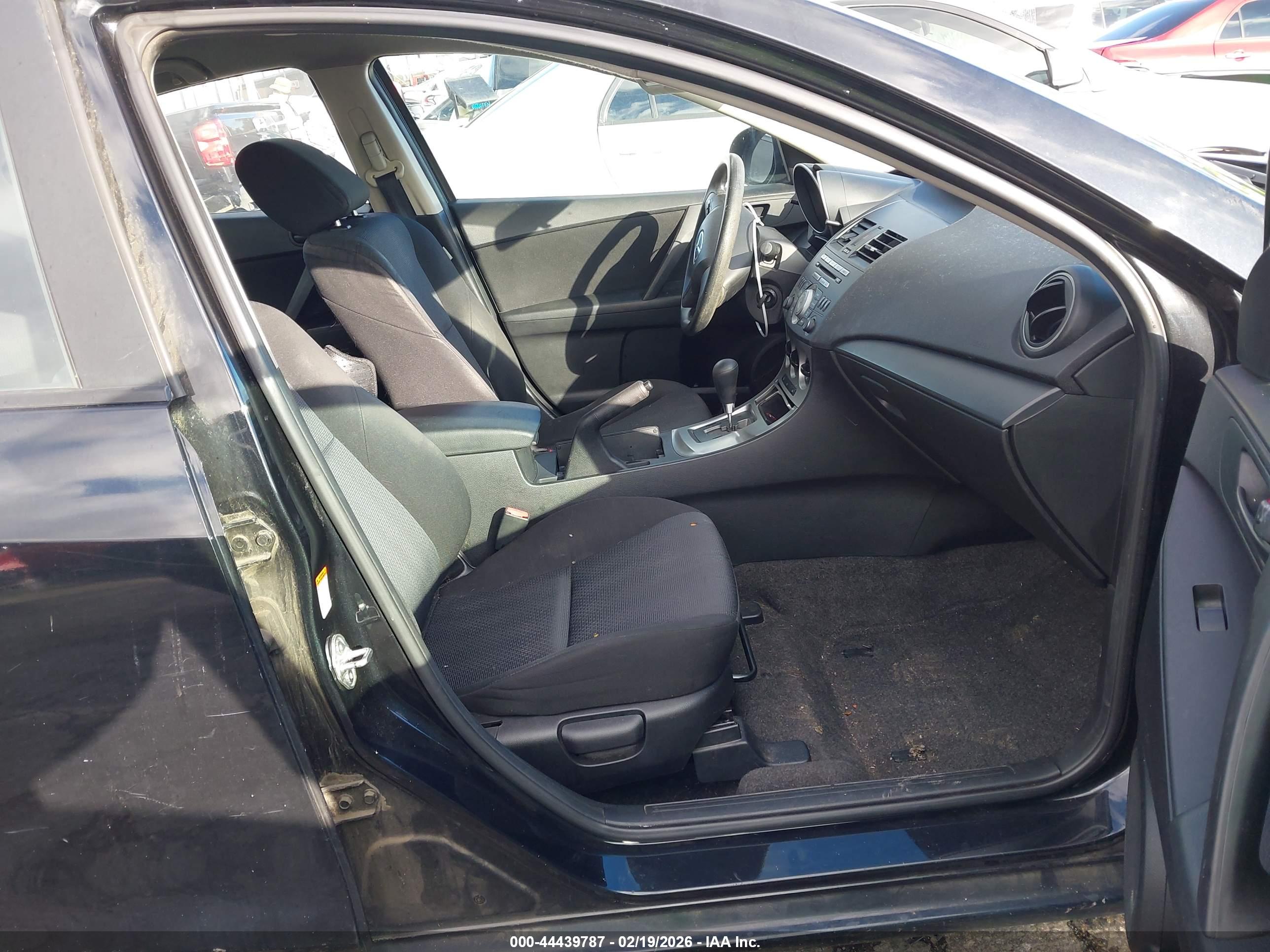 MAZDA MAZDA3 image 5
