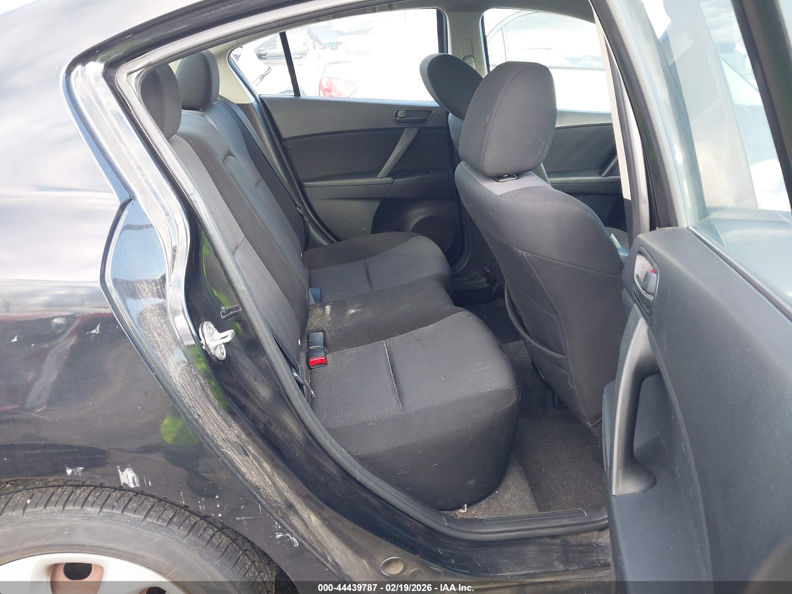 MAZDA MAZDA3 image 8