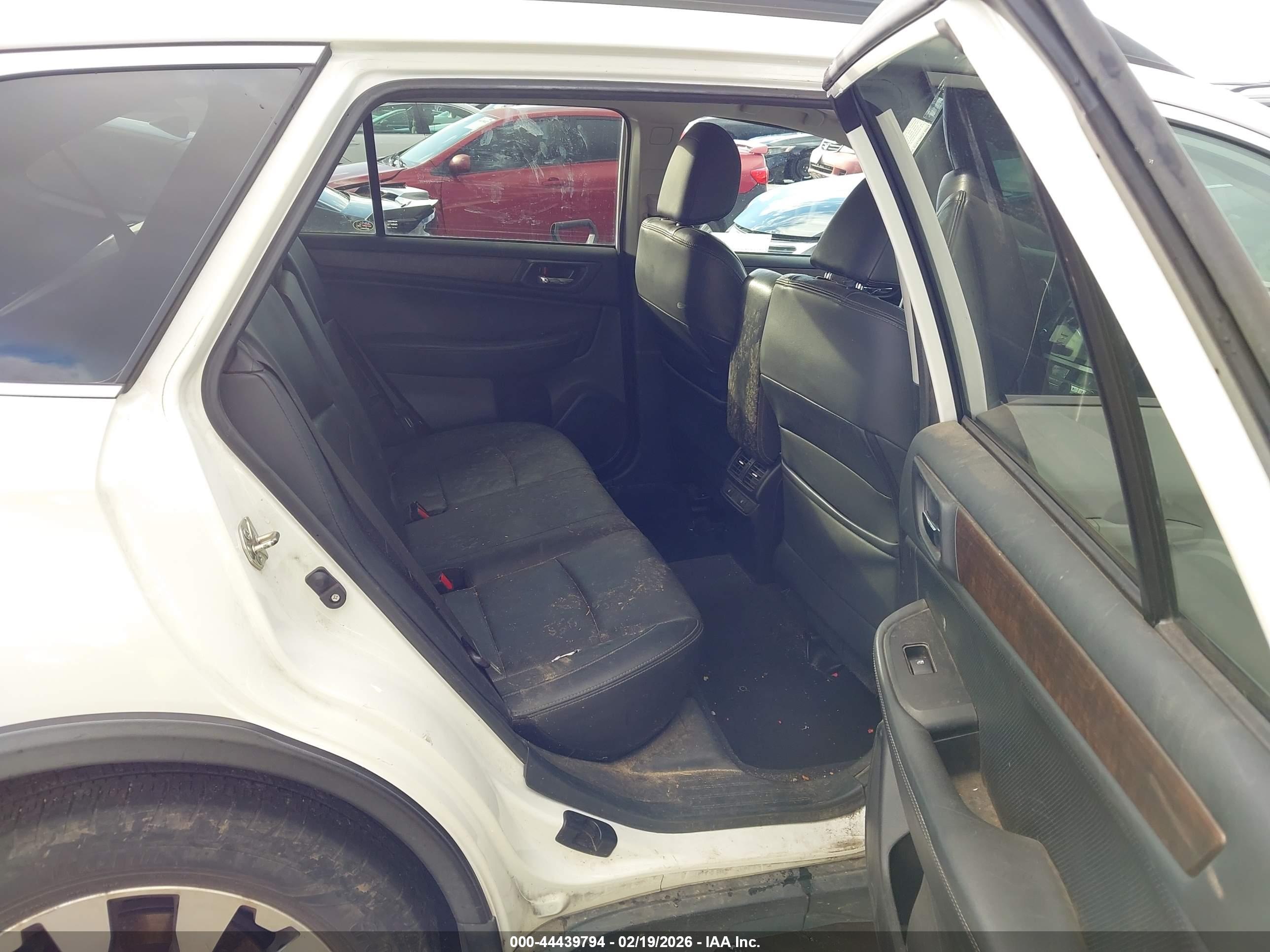 SUBARU OUTBACK image 8