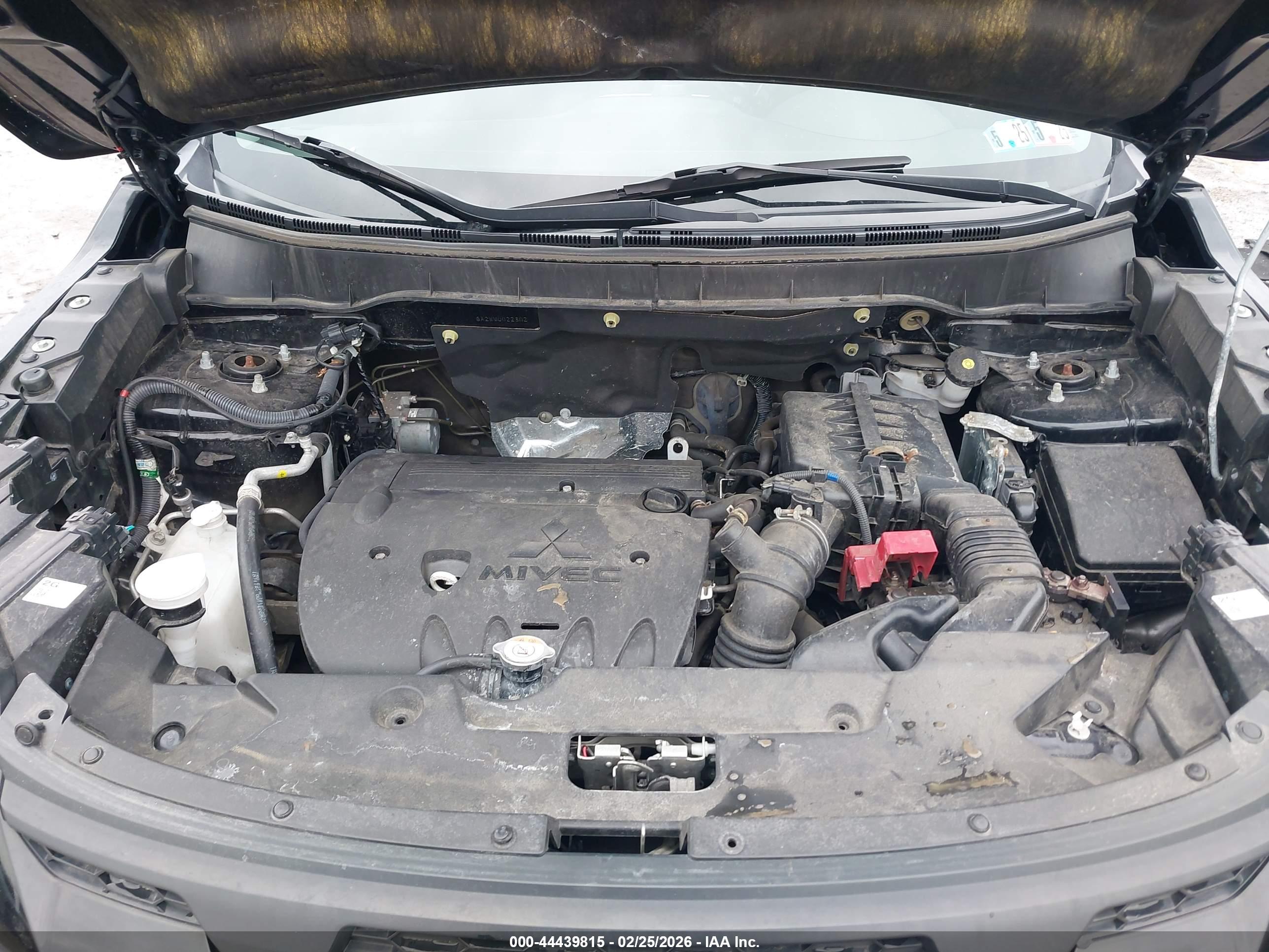 MITSUBISHI OUTLANDER image 10