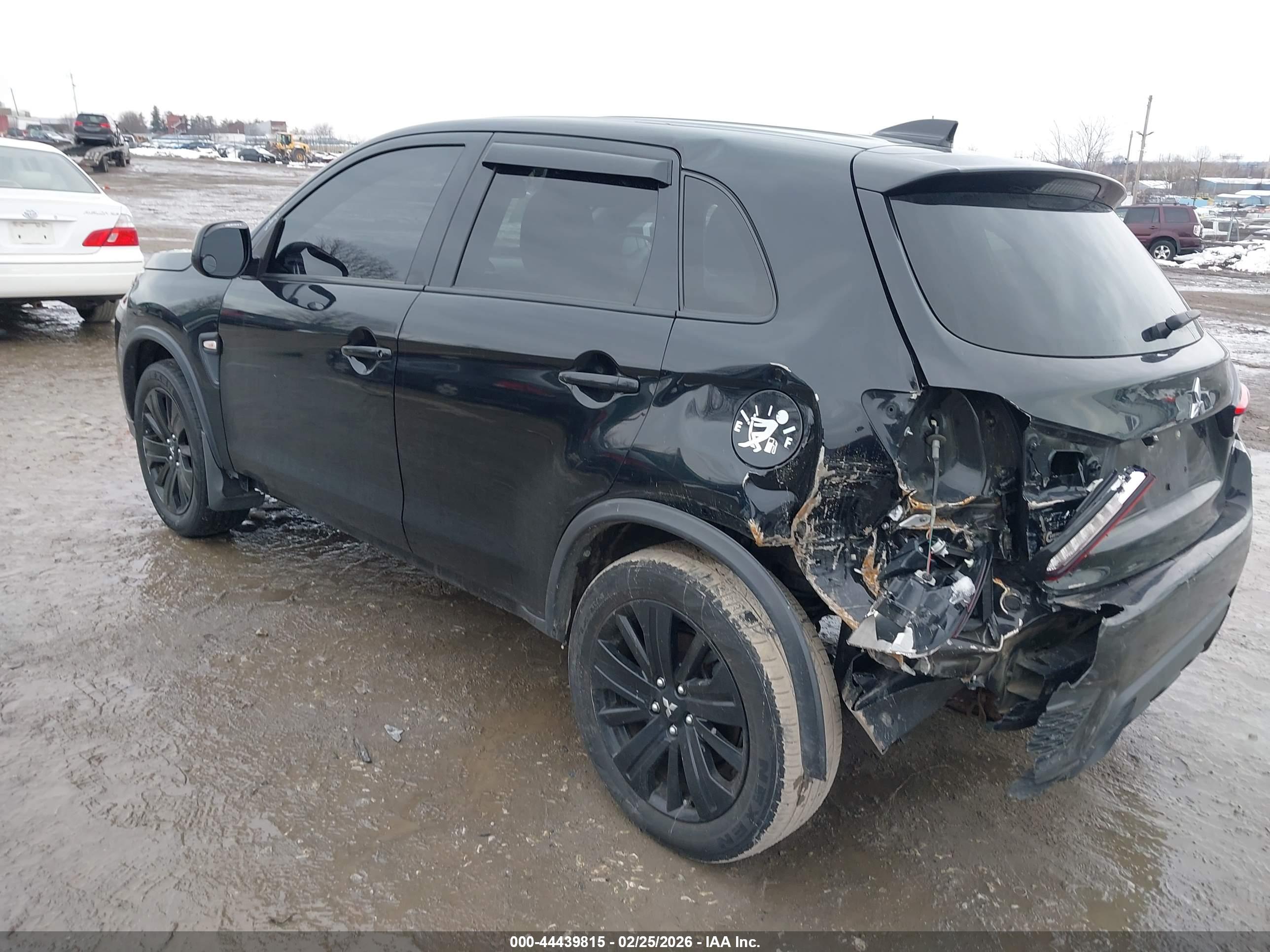 MITSUBISHI OUTLANDER image 3