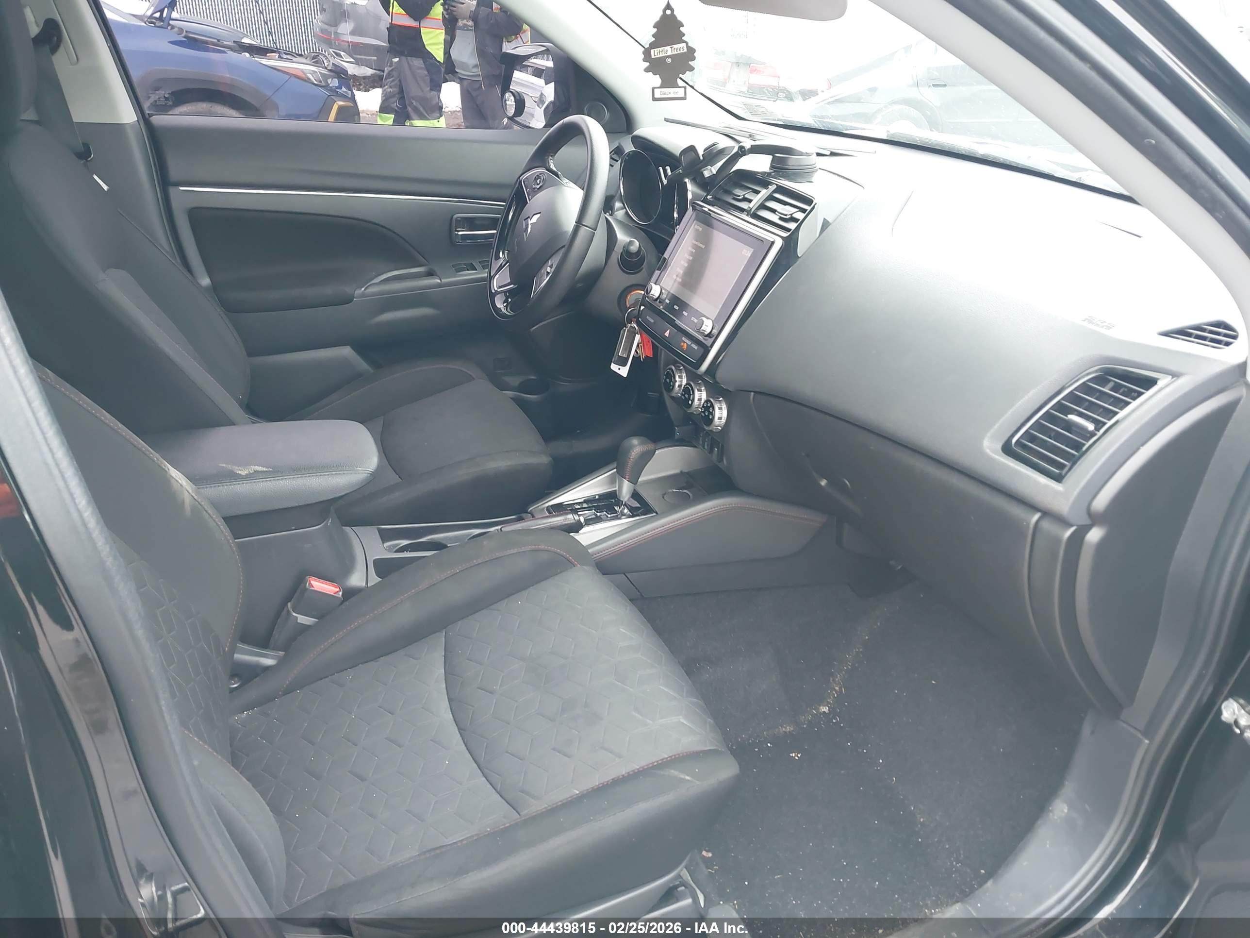 MITSUBISHI OUTLANDER image 5