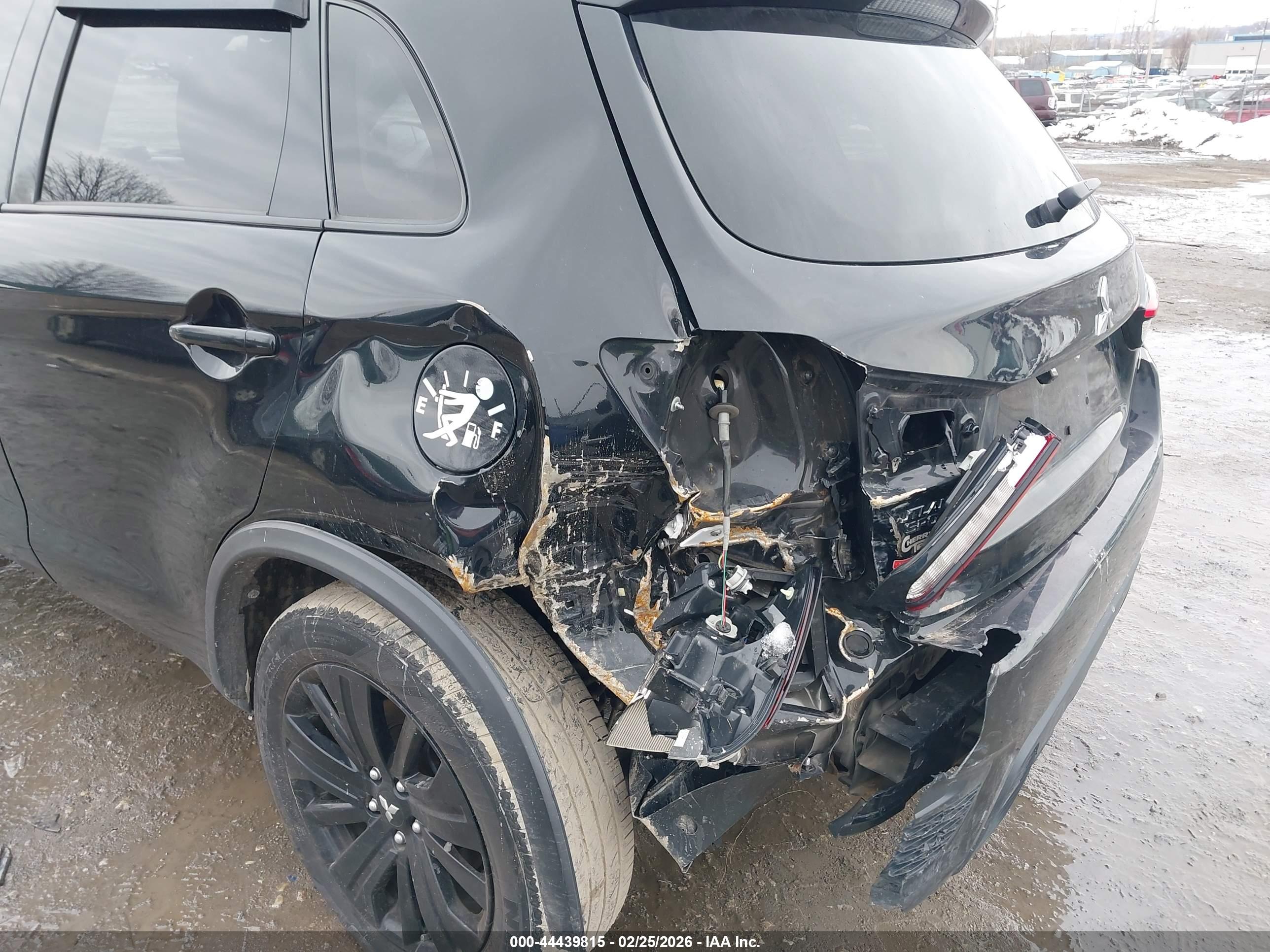 MITSUBISHI OUTLANDER image 6