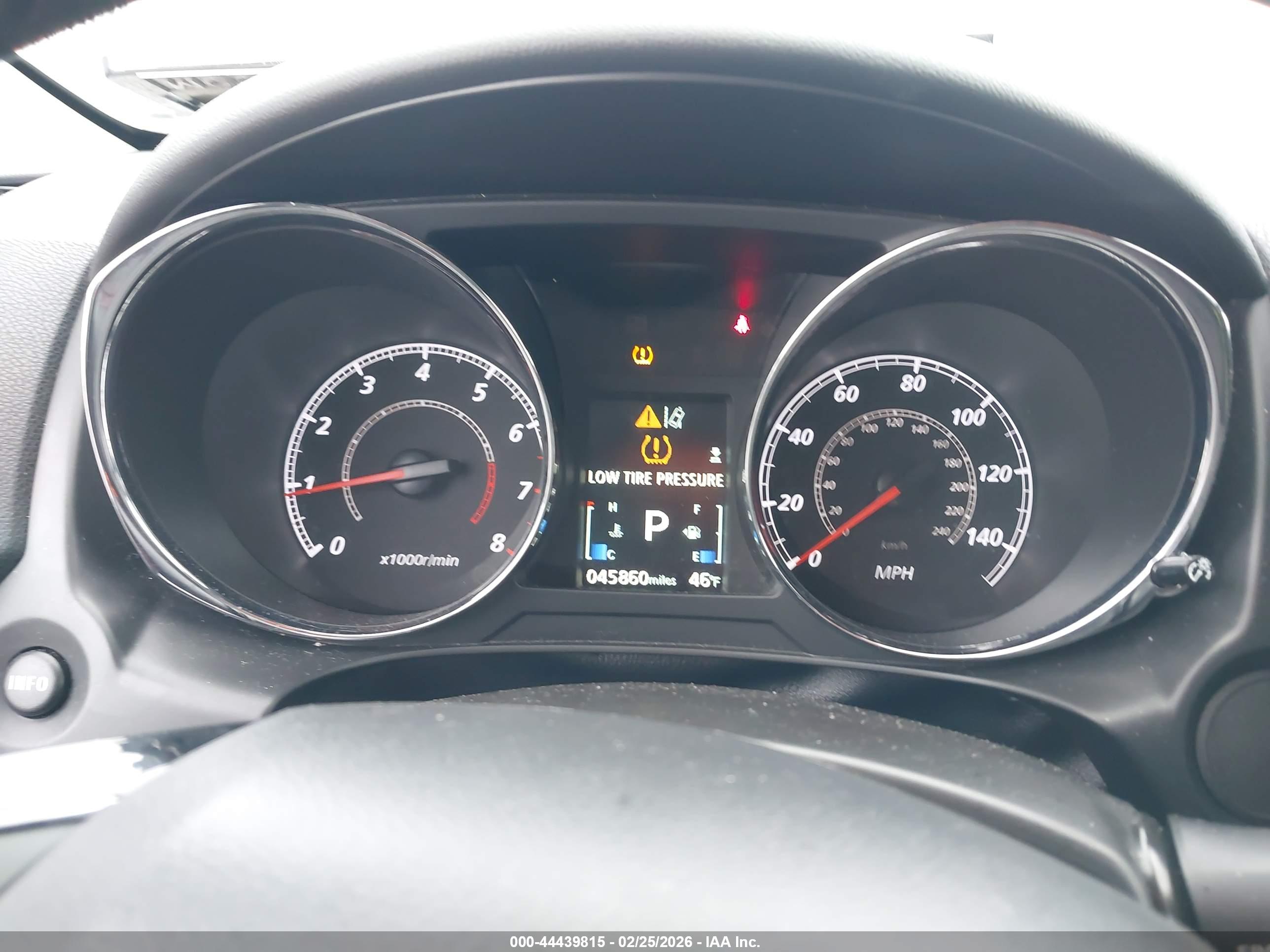 MITSUBISHI OUTLANDER image 7