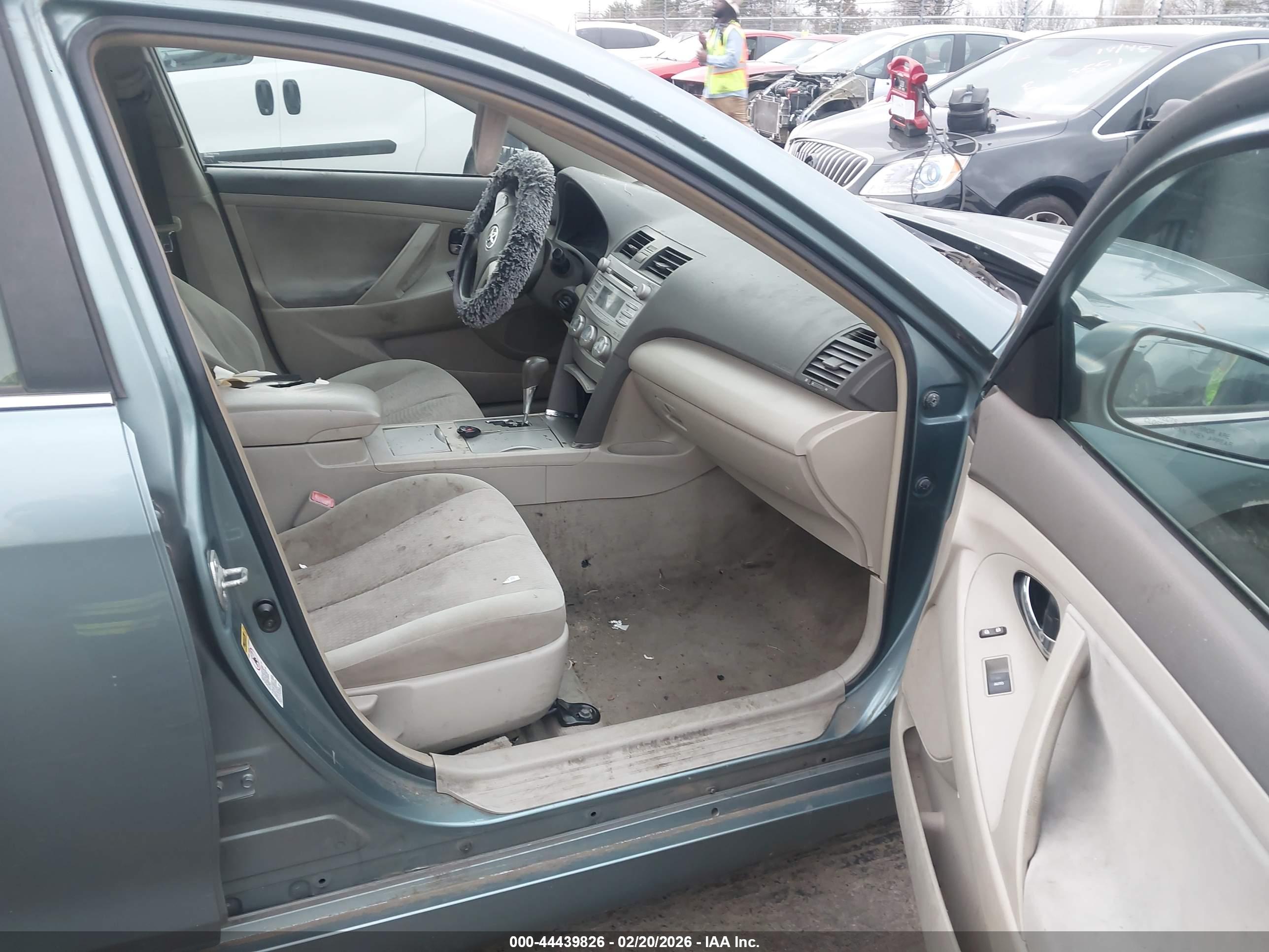 TOYOTA CAMRY image 5