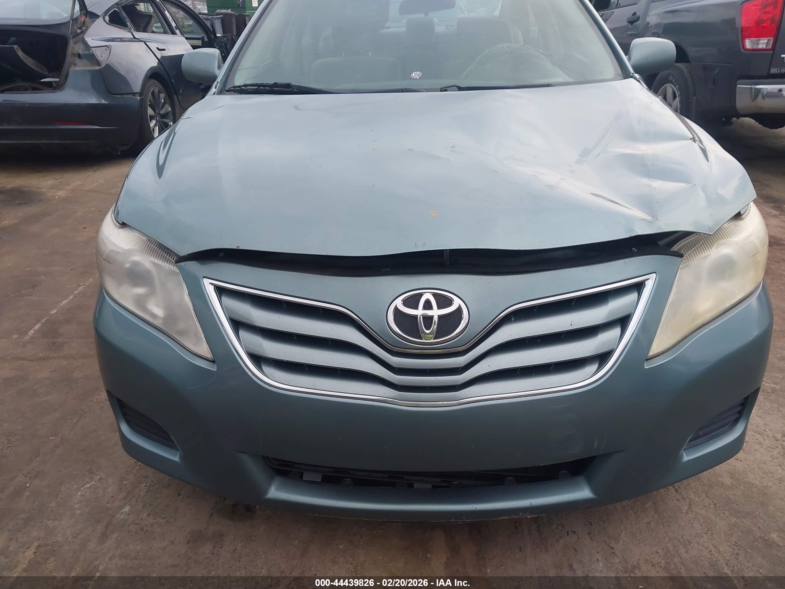 TOYOTA CAMRY image 6