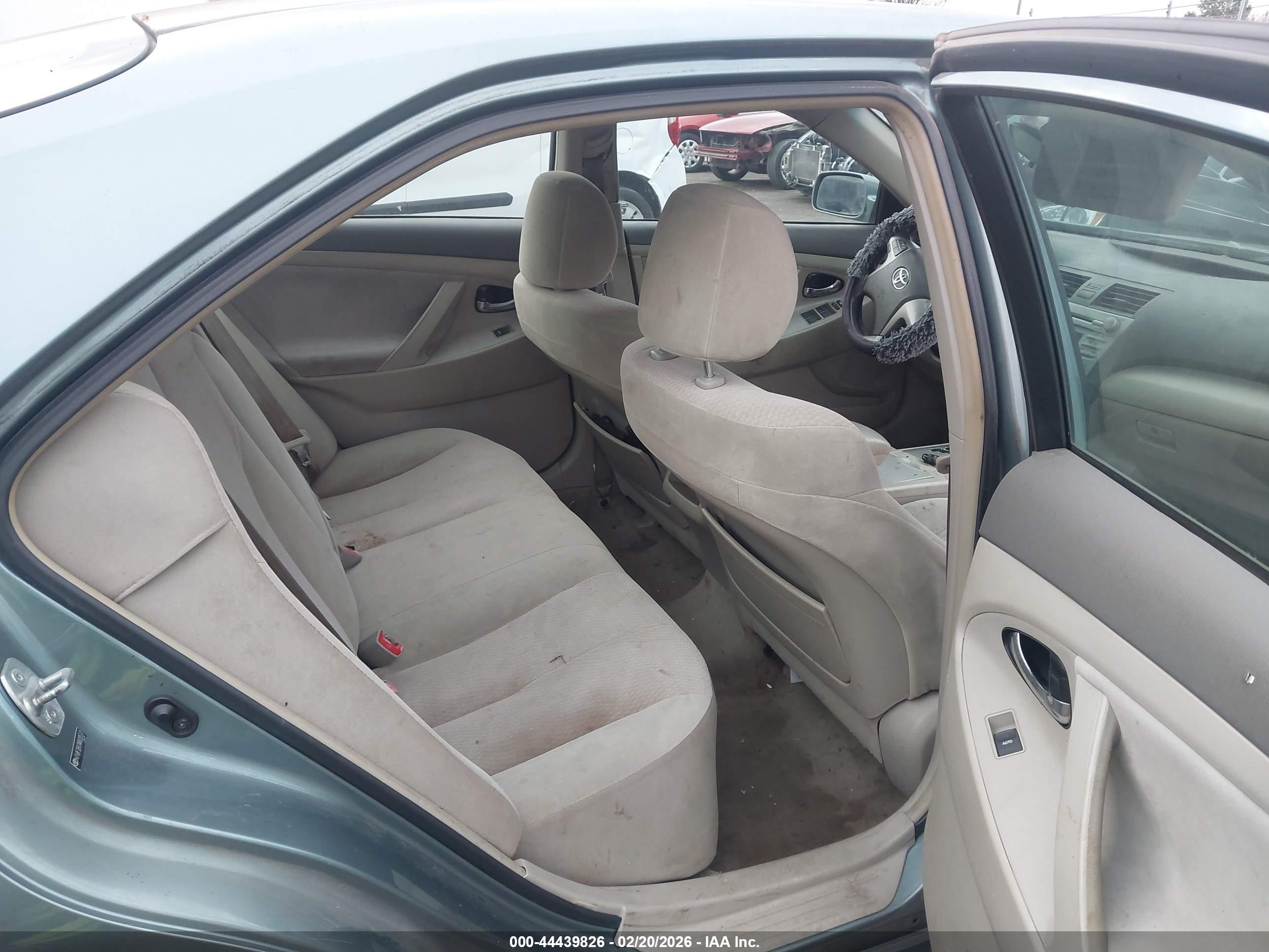 TOYOTA CAMRY image 8