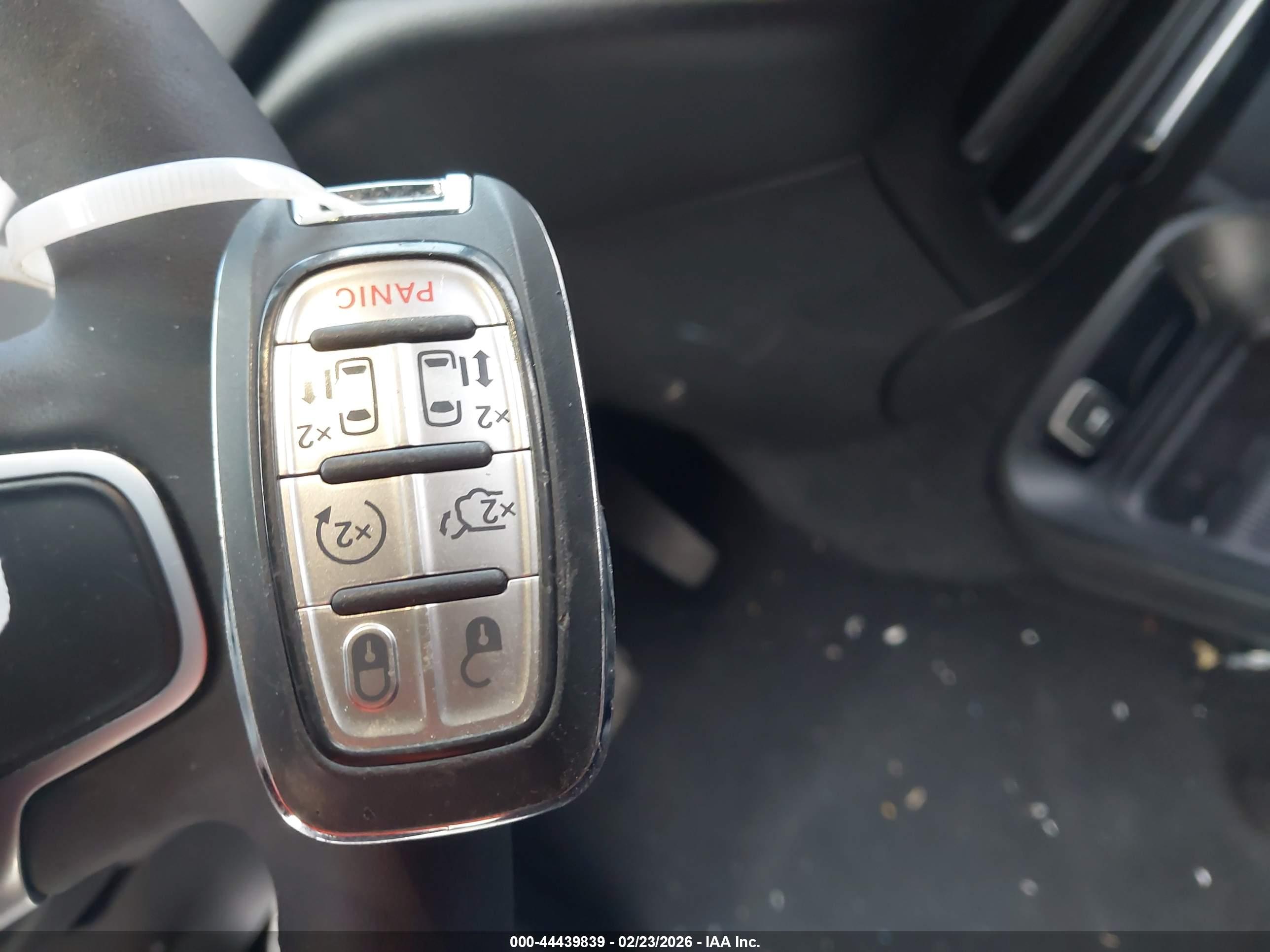 CHRYSLER PACIFICA image 11