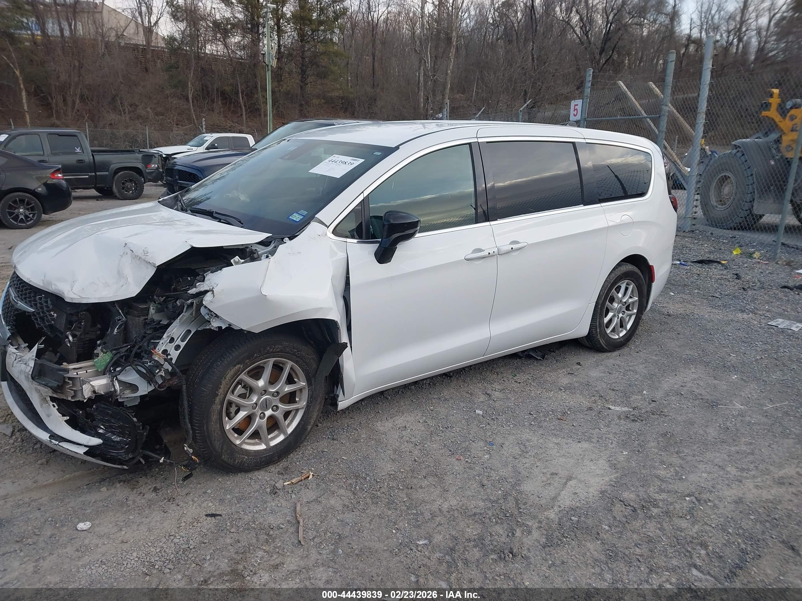 CHRYSLER PACIFICA image 2