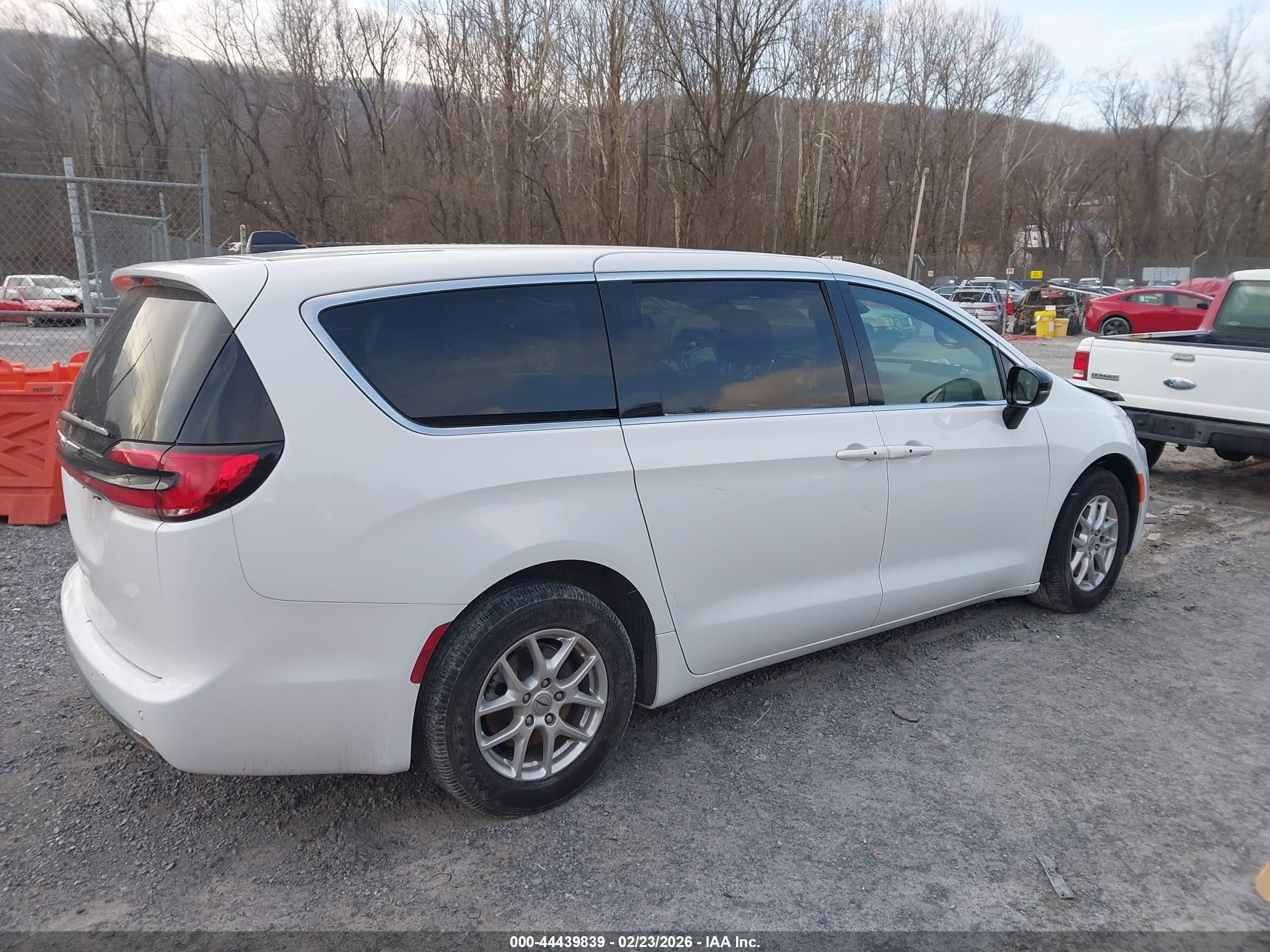 CHRYSLER PACIFICA image 4