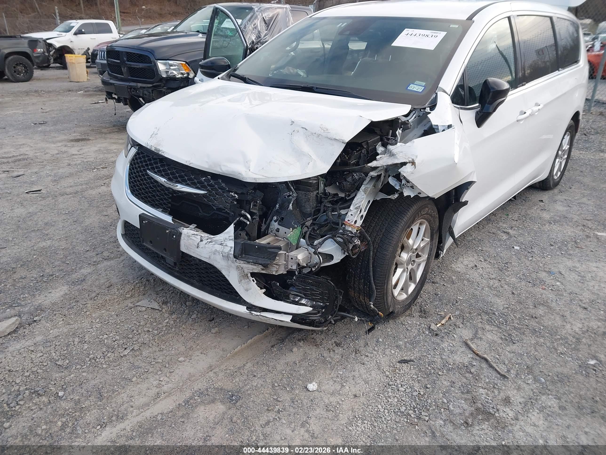 CHRYSLER PACIFICA image 6