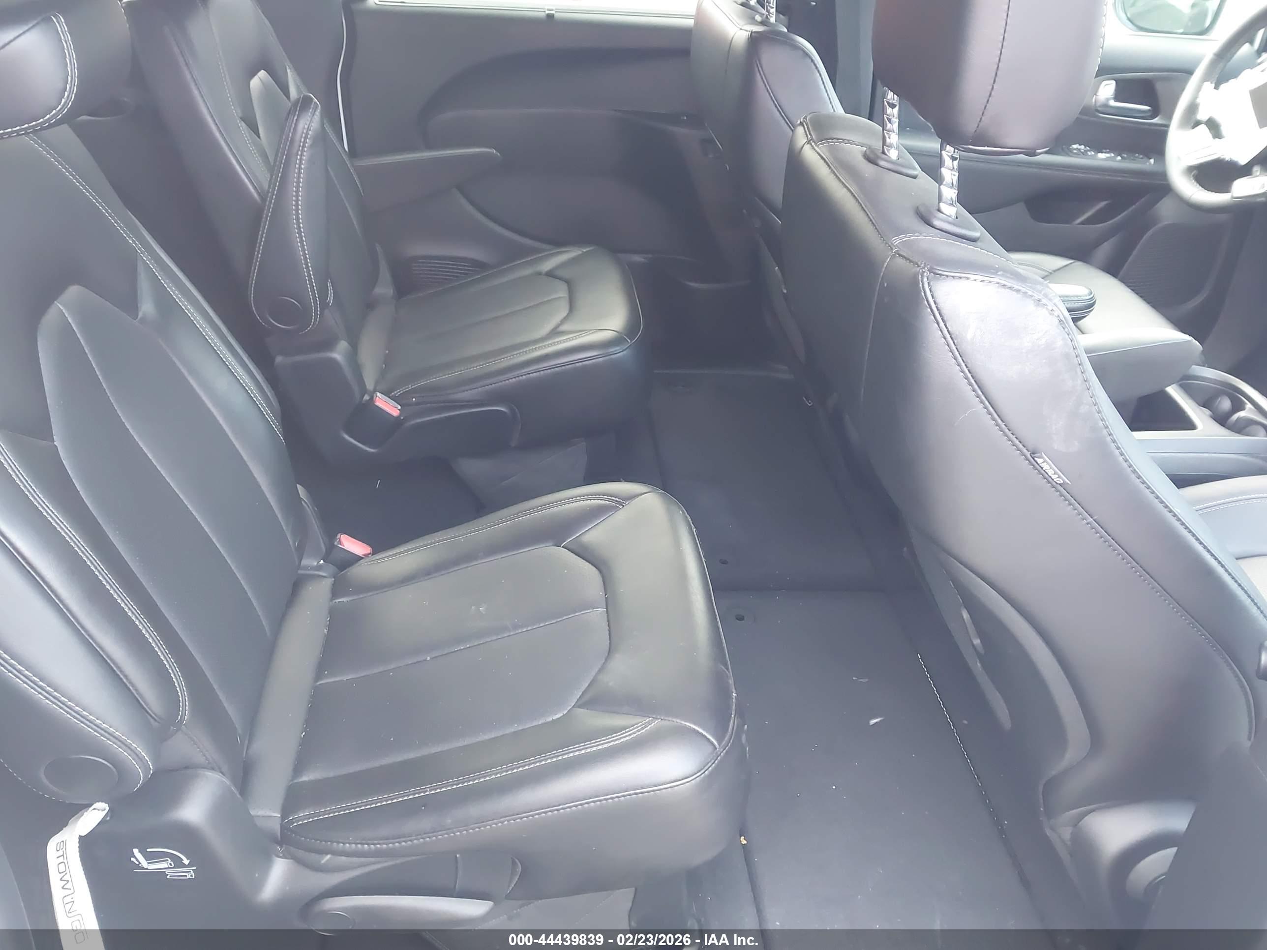 CHRYSLER PACIFICA image 8