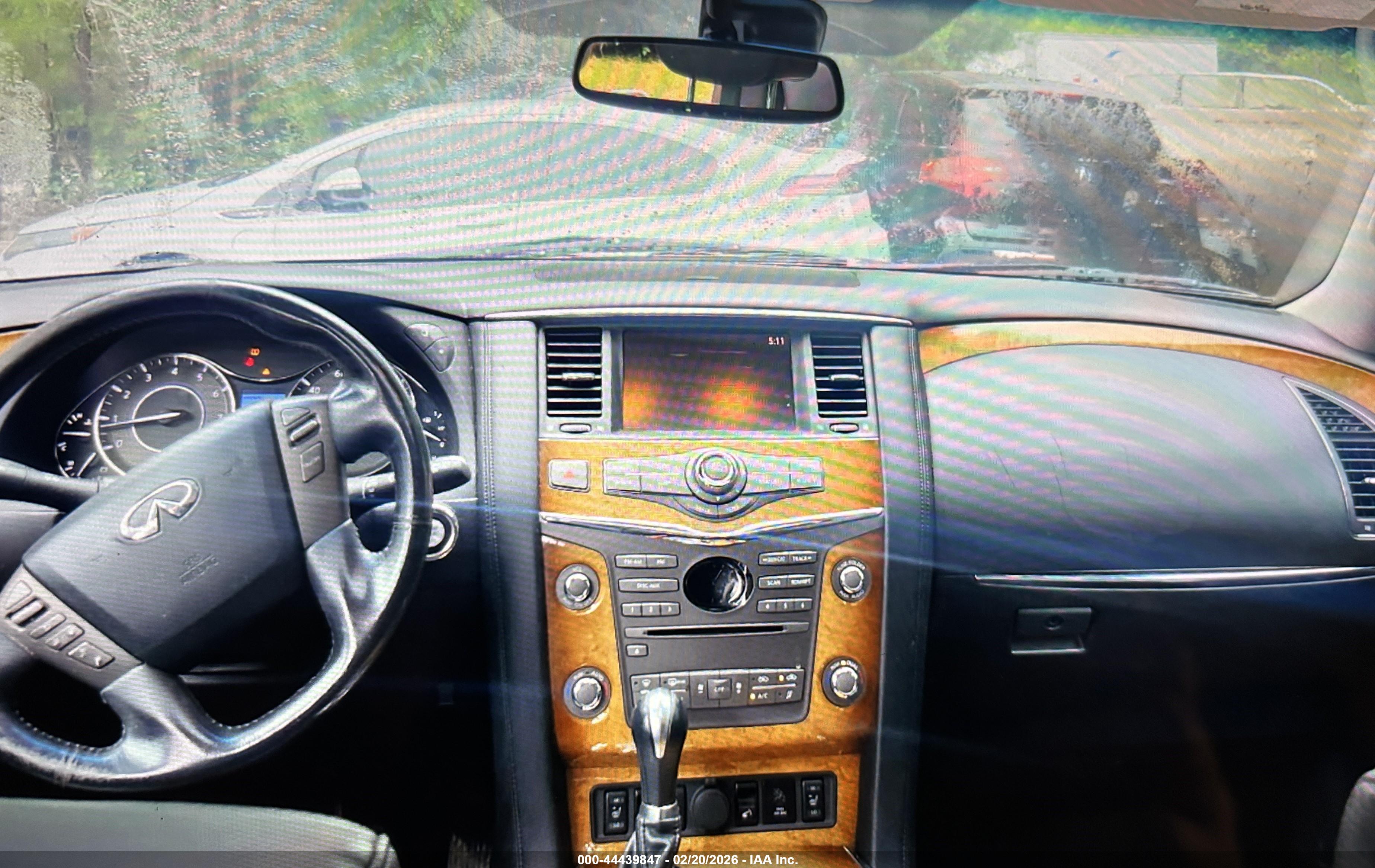 INFINITI QX56 image 6
