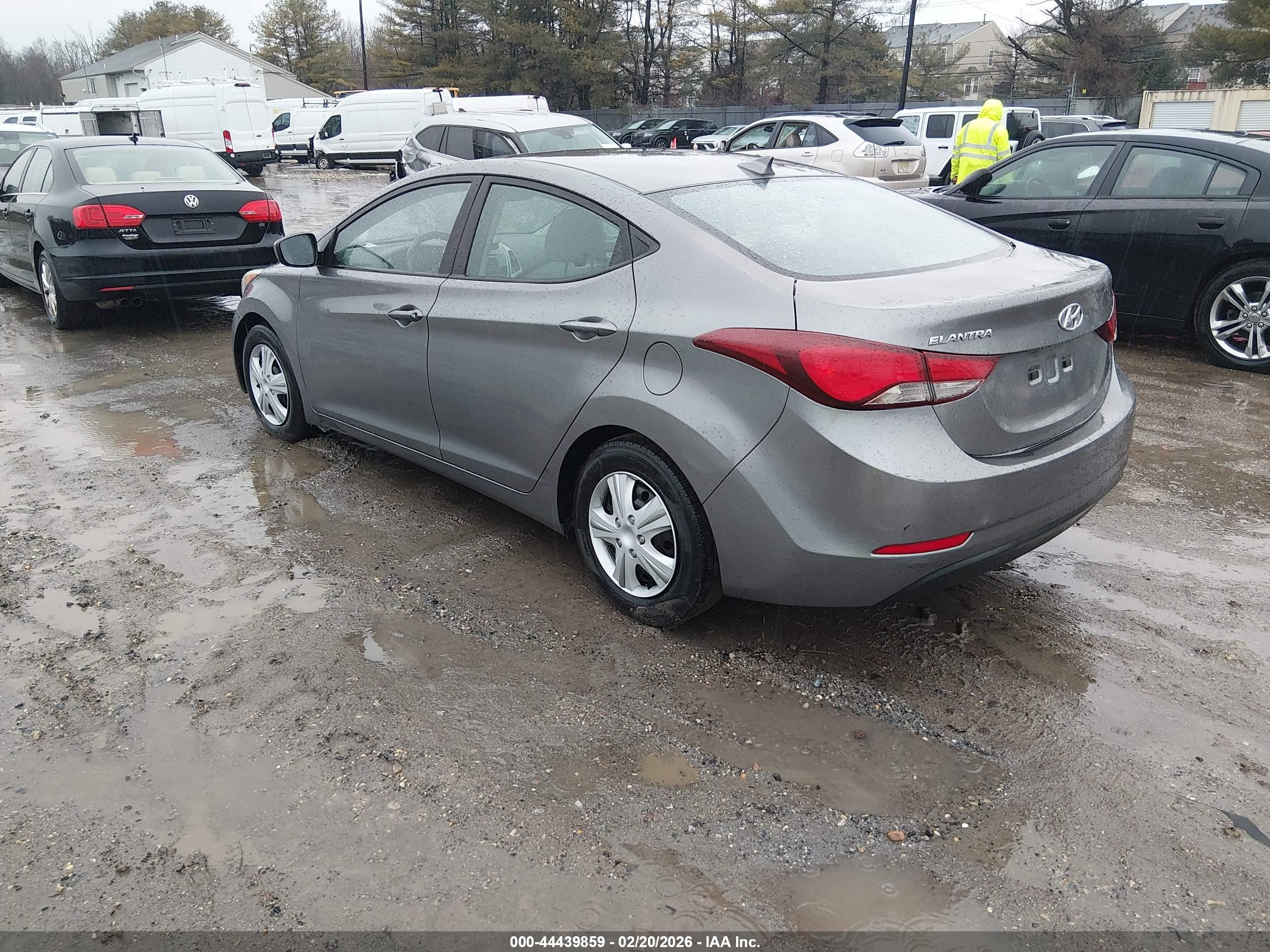 HYUNDAI ELANTRA image 3