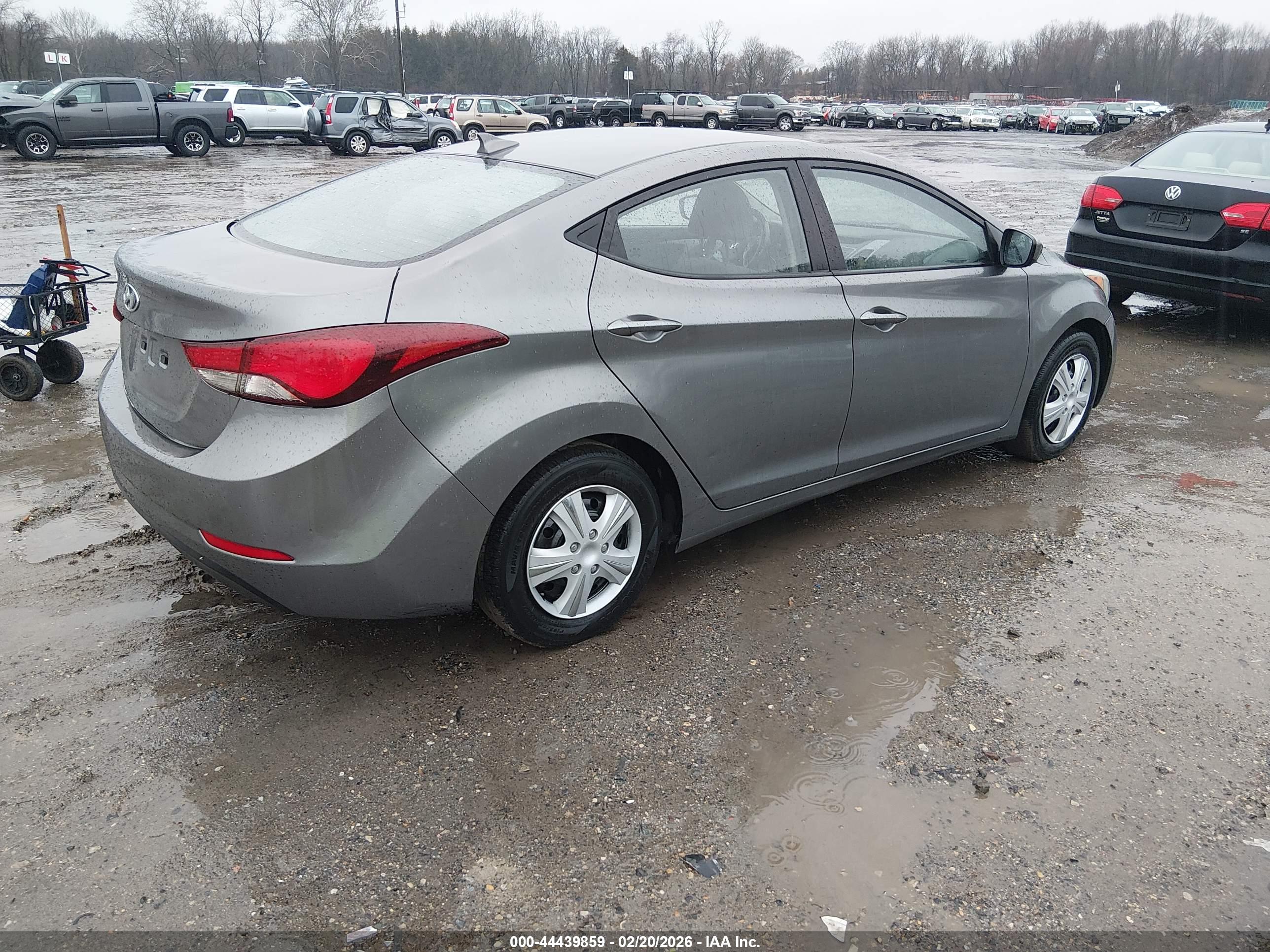 HYUNDAI ELANTRA image 4