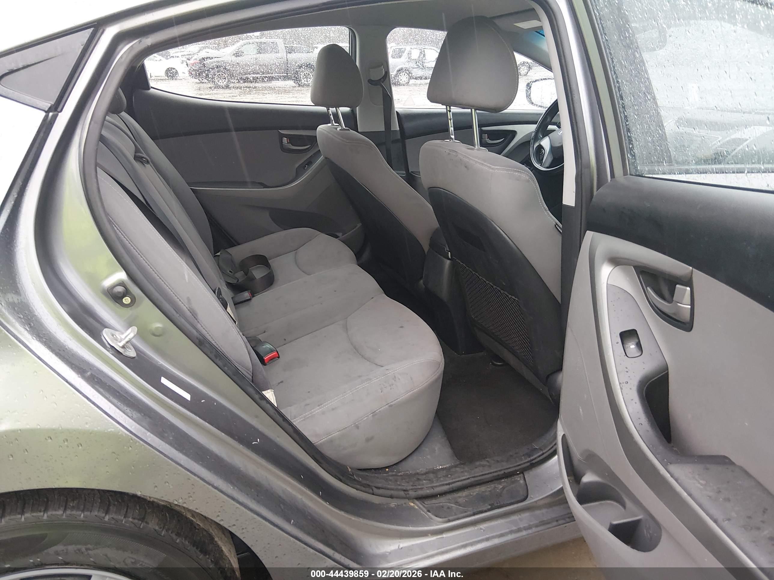 HYUNDAI ELANTRA image 8