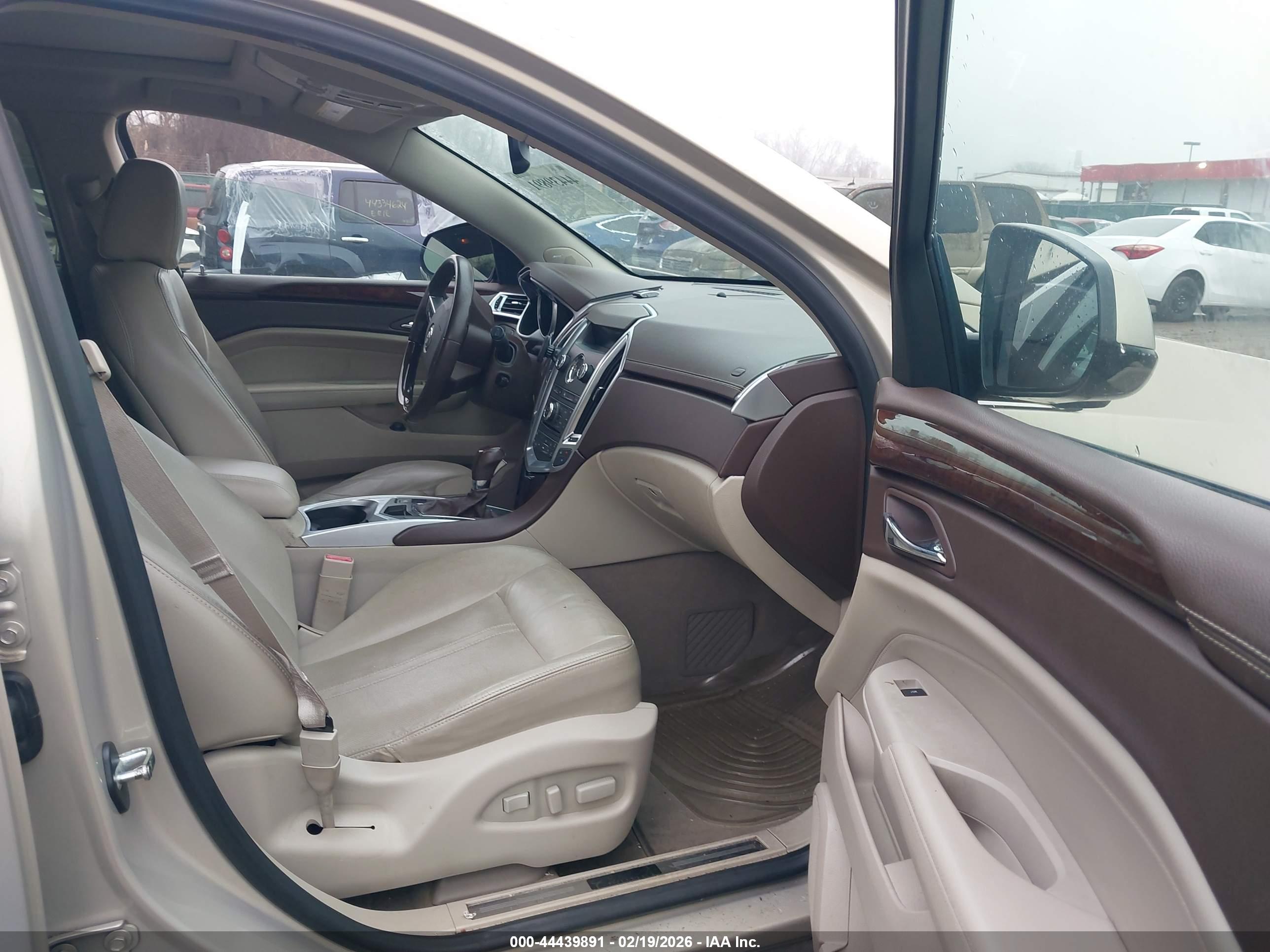 CADILLAC SRX image 5