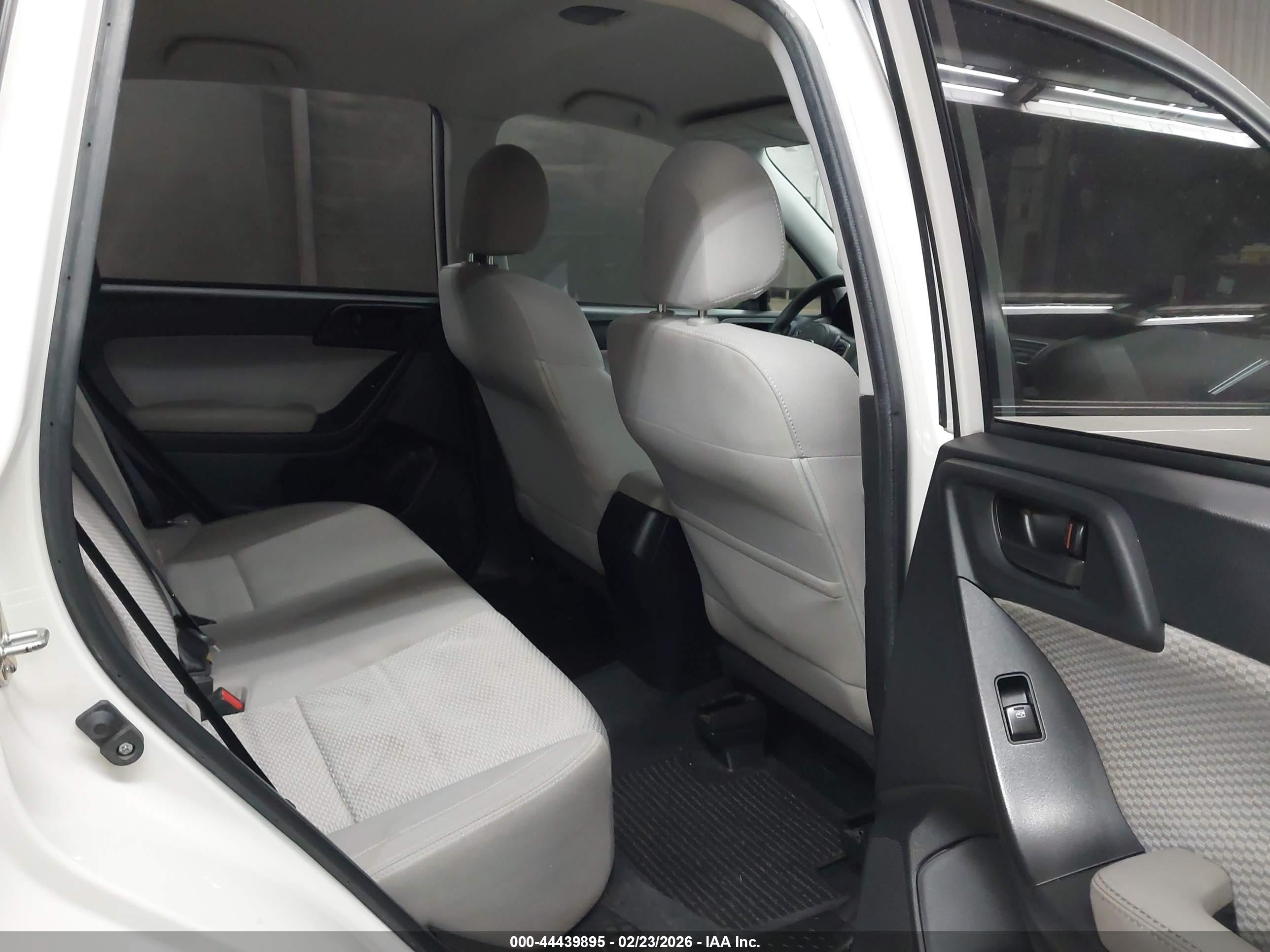 SUBARU FORESTER image 8