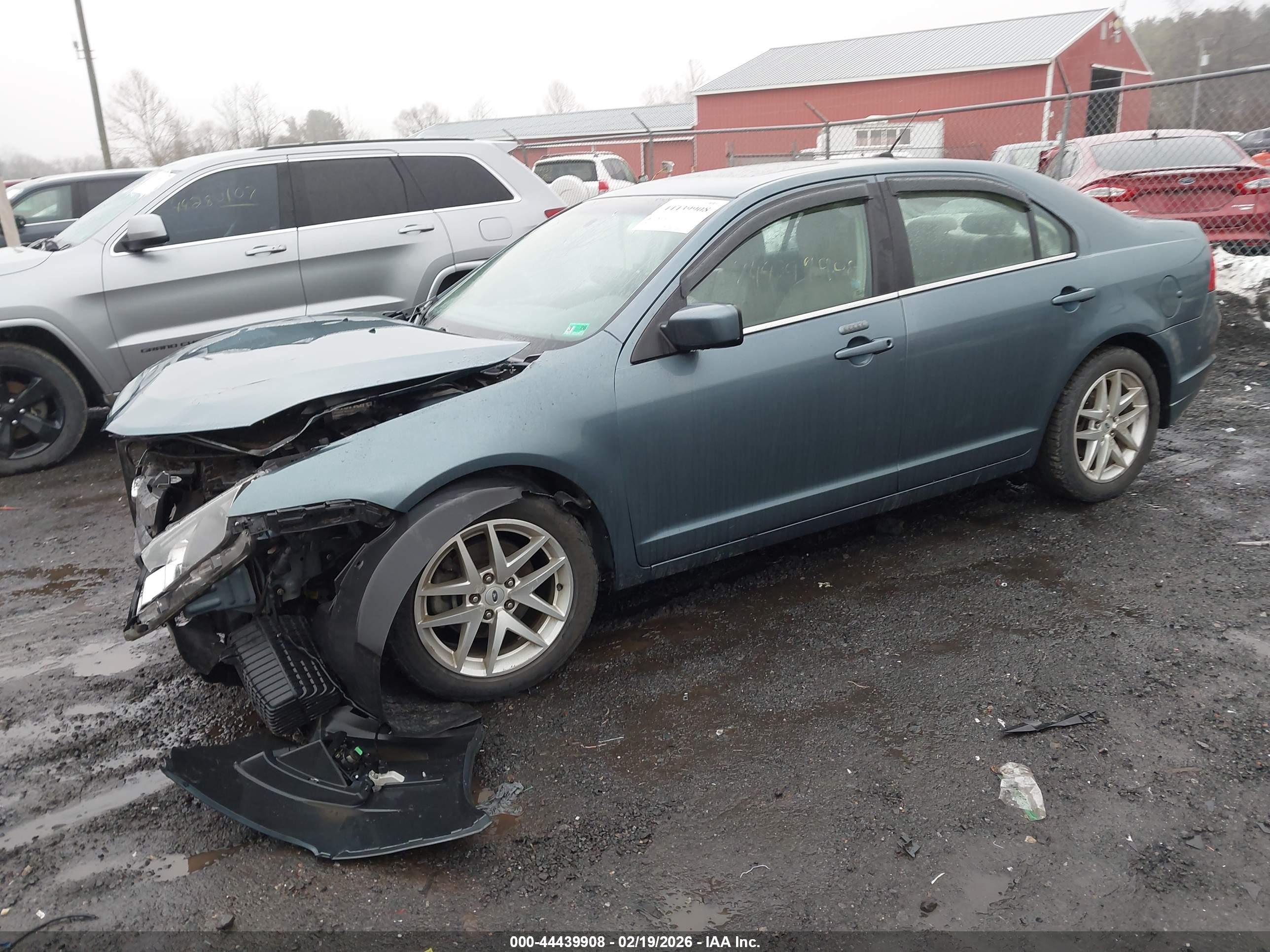 FORD FUSION image 2
