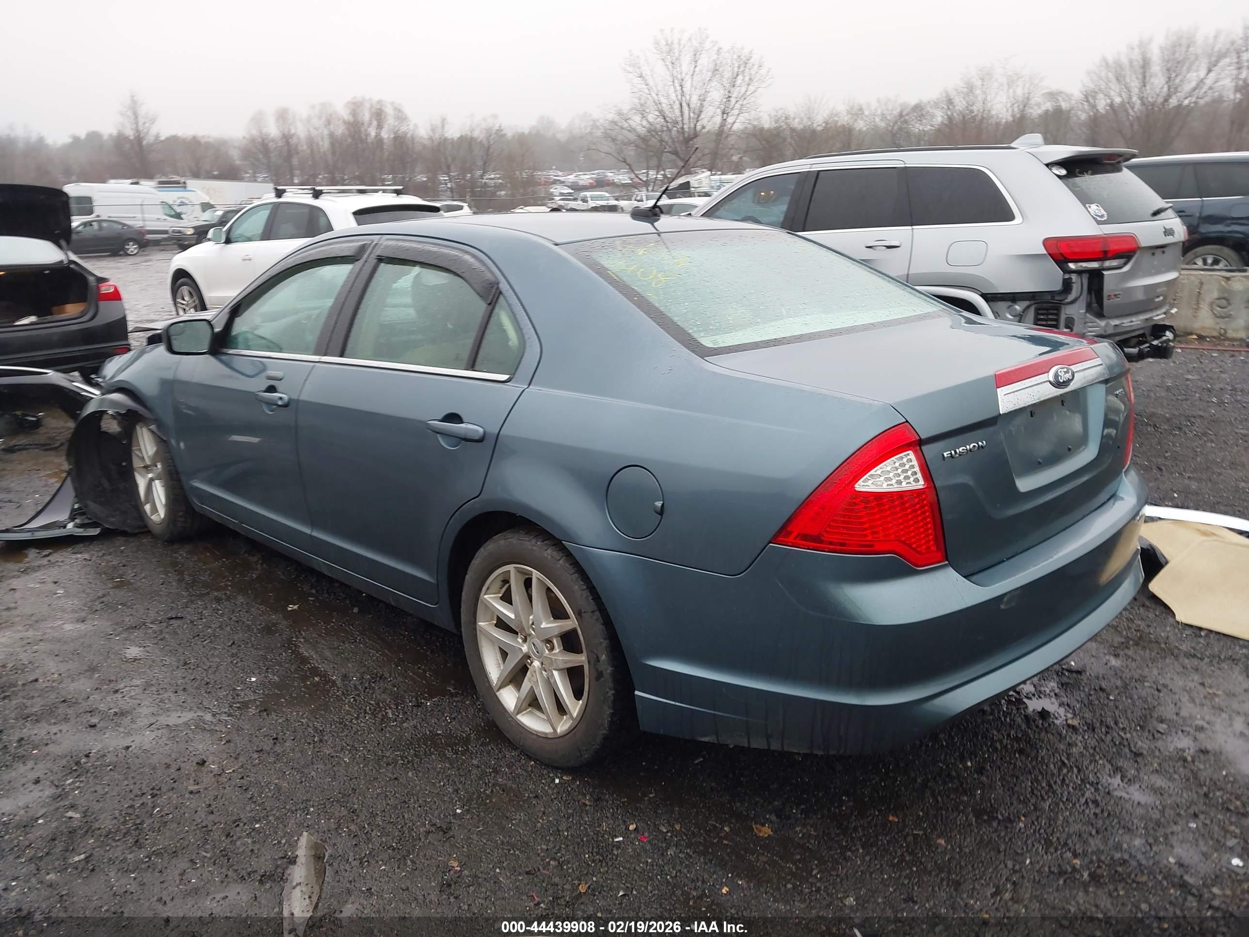 FORD FUSION image 3