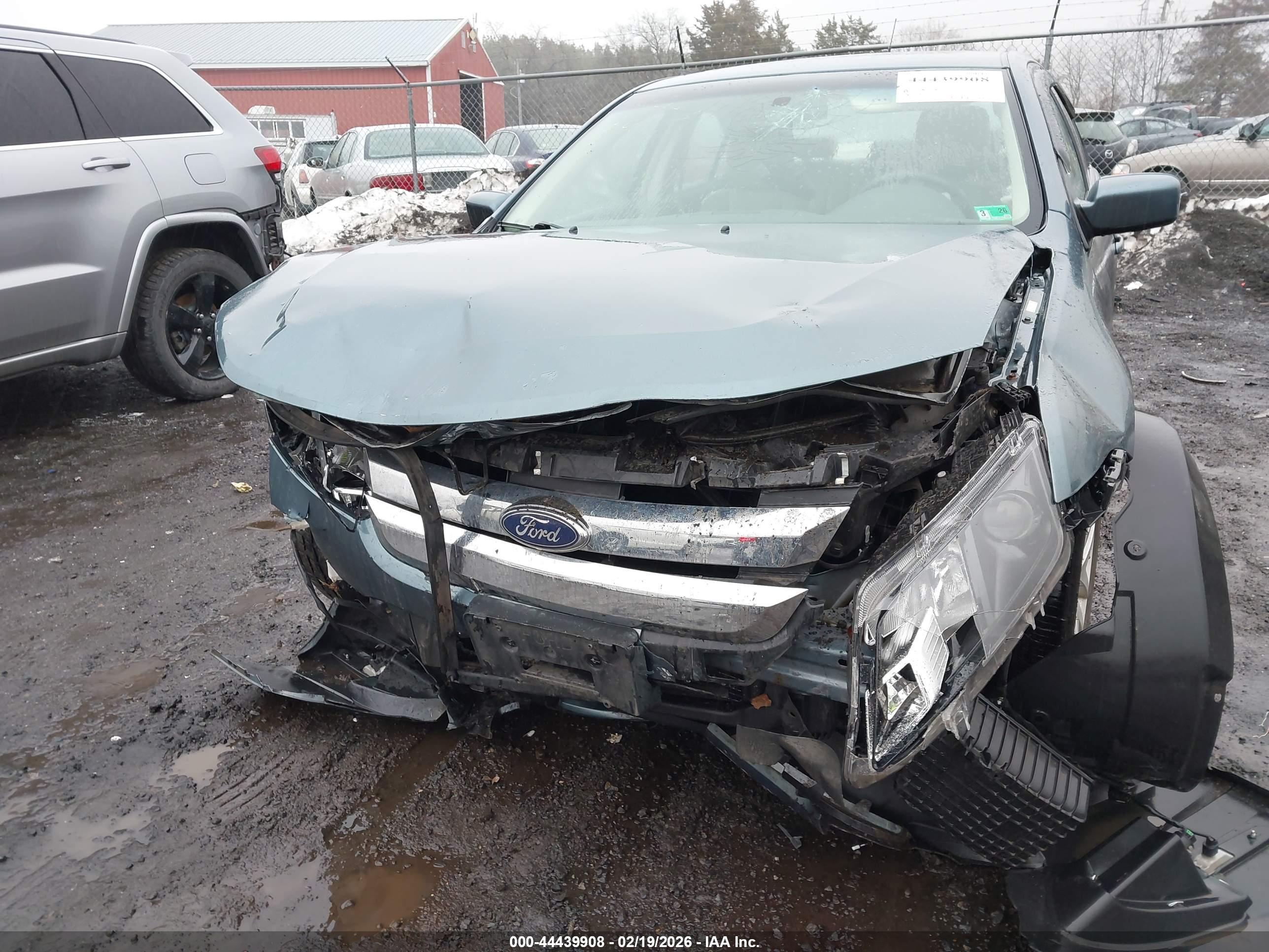 FORD FUSION image 6
