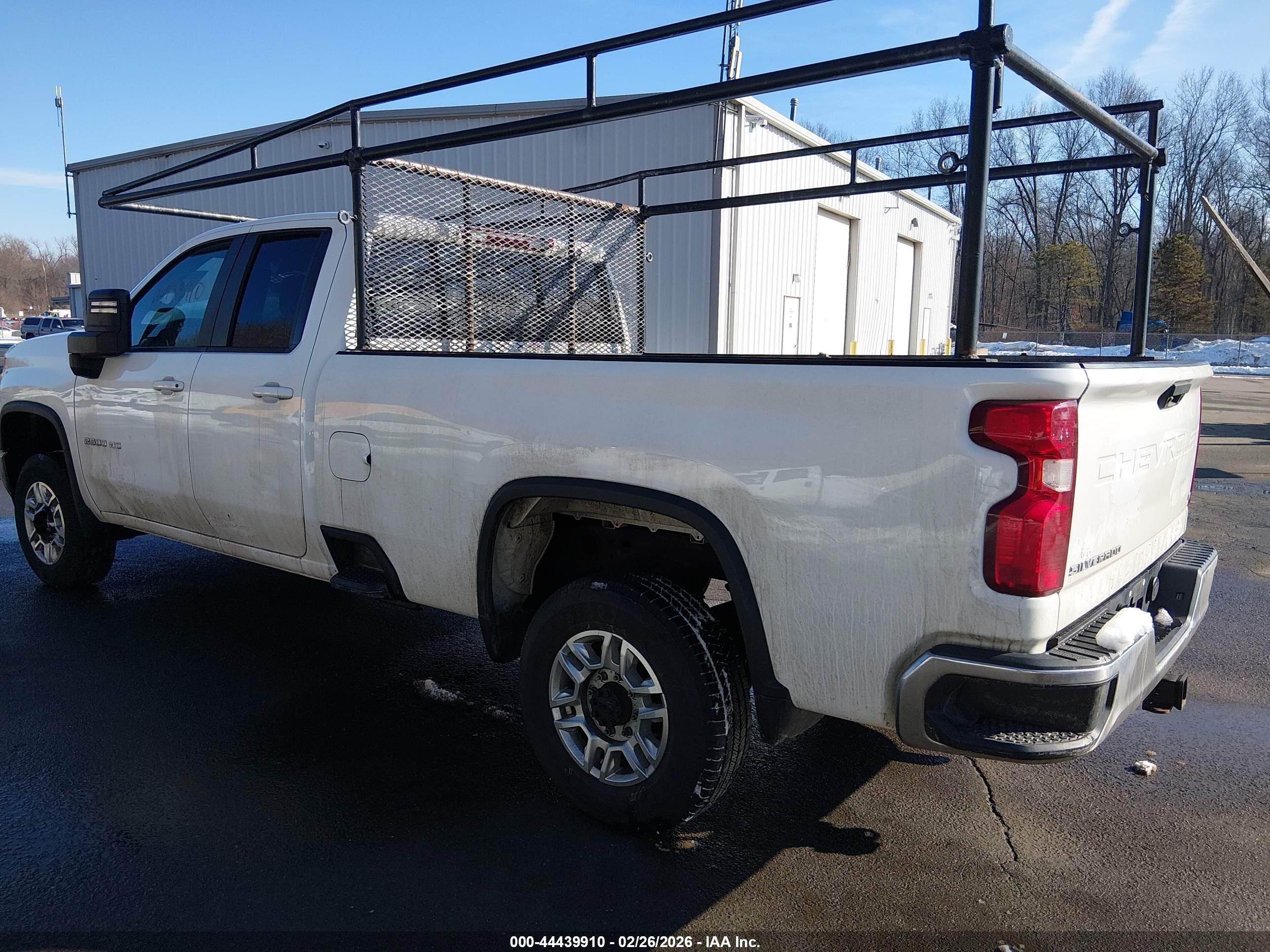 CHEVROLET SILVERADO image 3