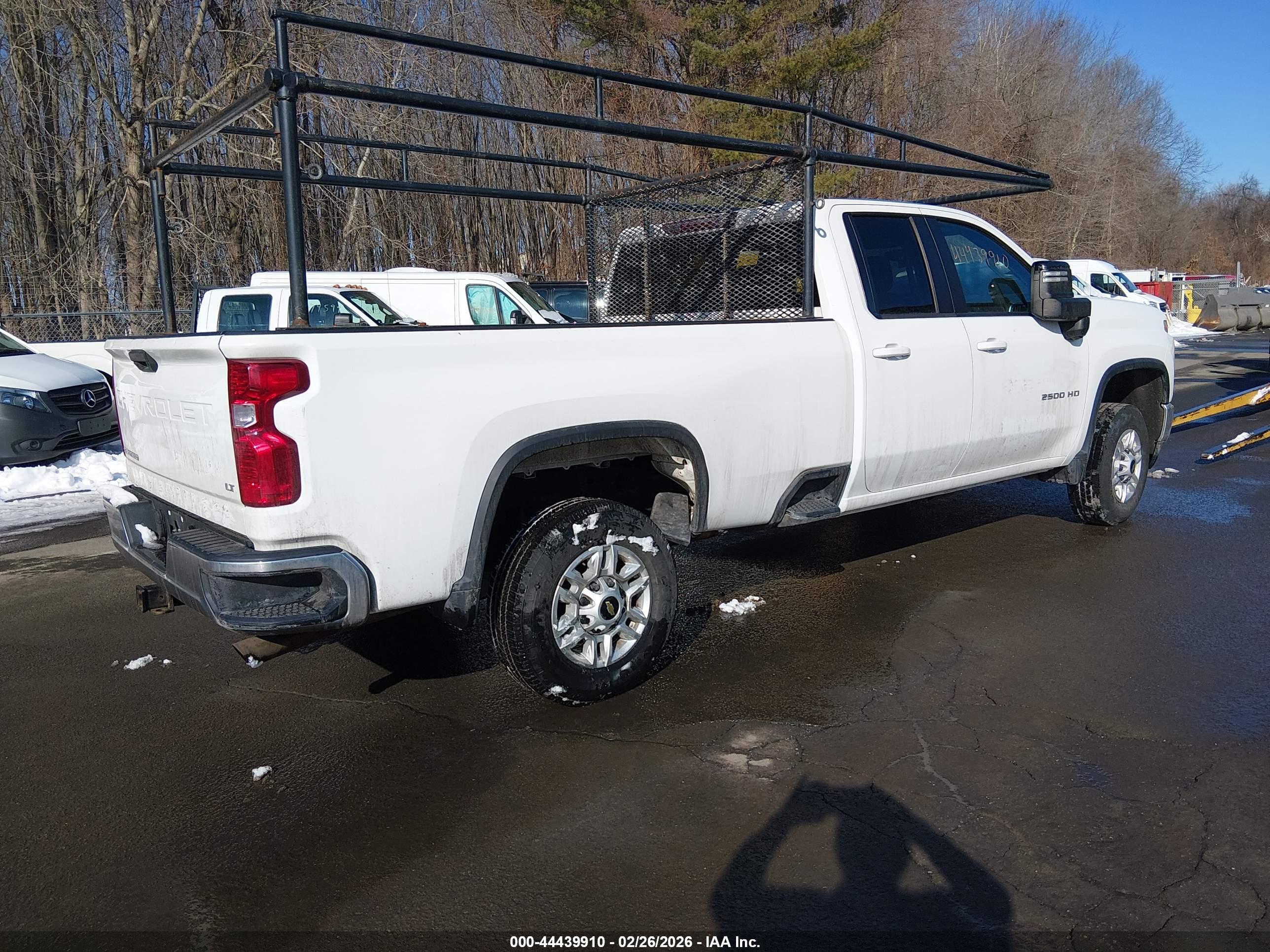 CHEVROLET SILVERADO image 4