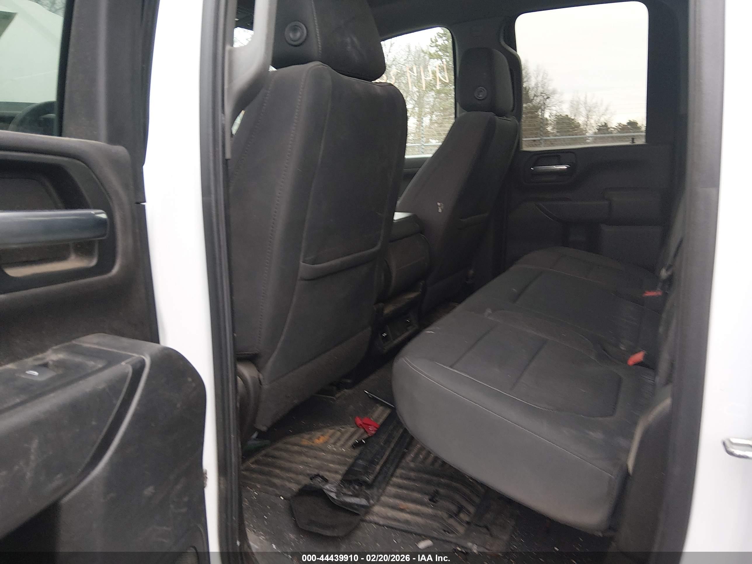 CHEVROLET SILVERADO image 8