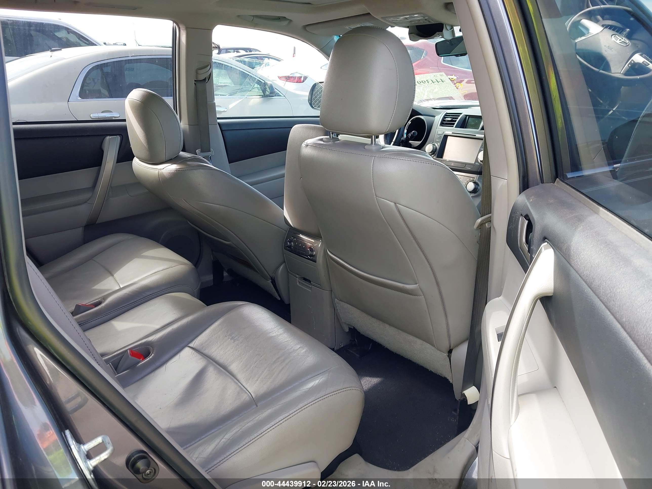 TOYOTA HIGHLANDER image 8