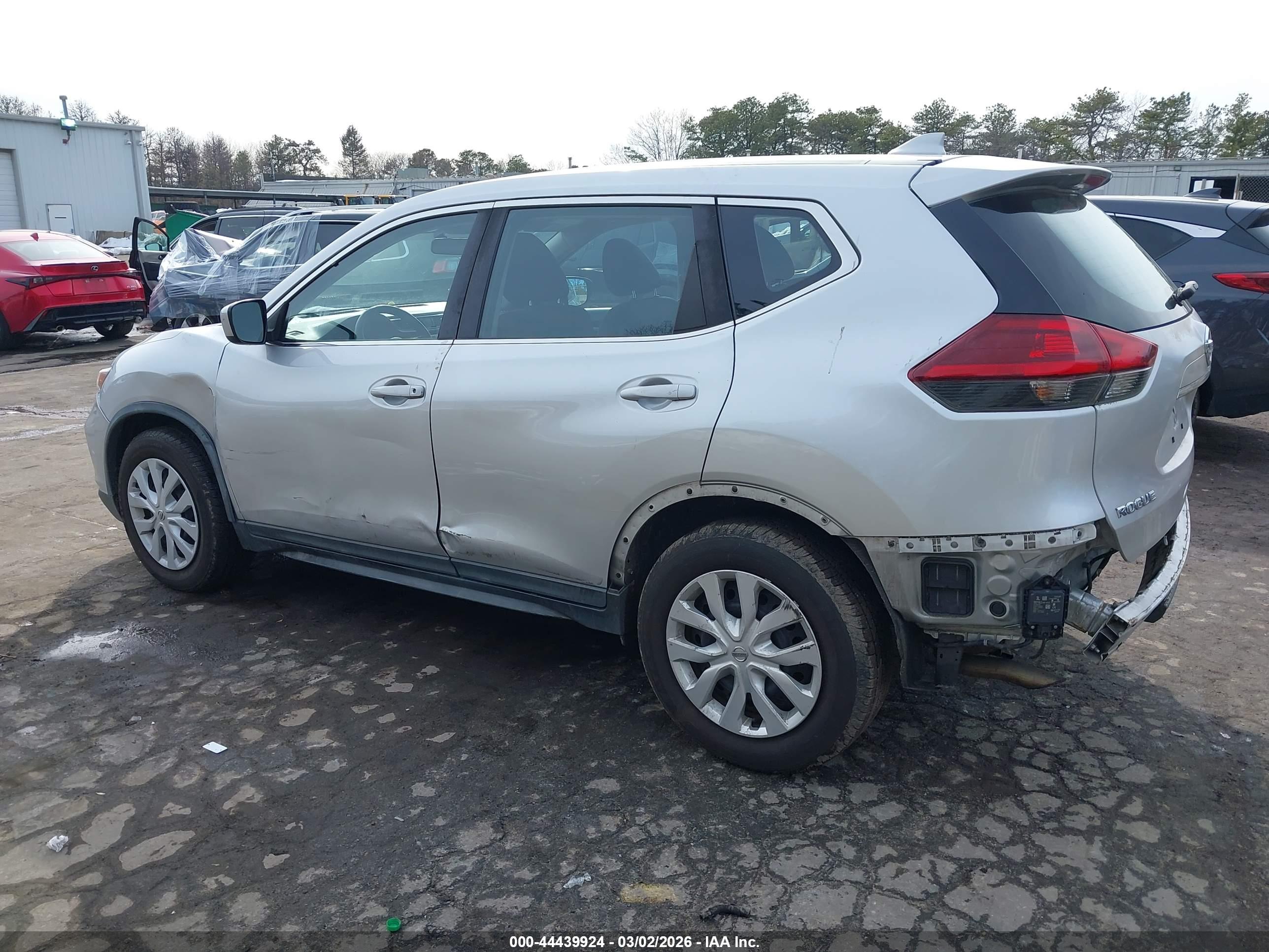 NISSAN ROGUE image 6