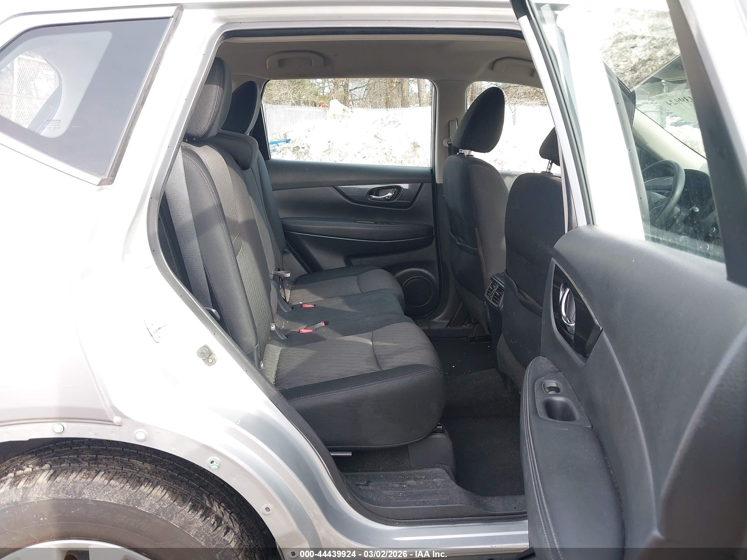 NISSAN ROGUE image 8