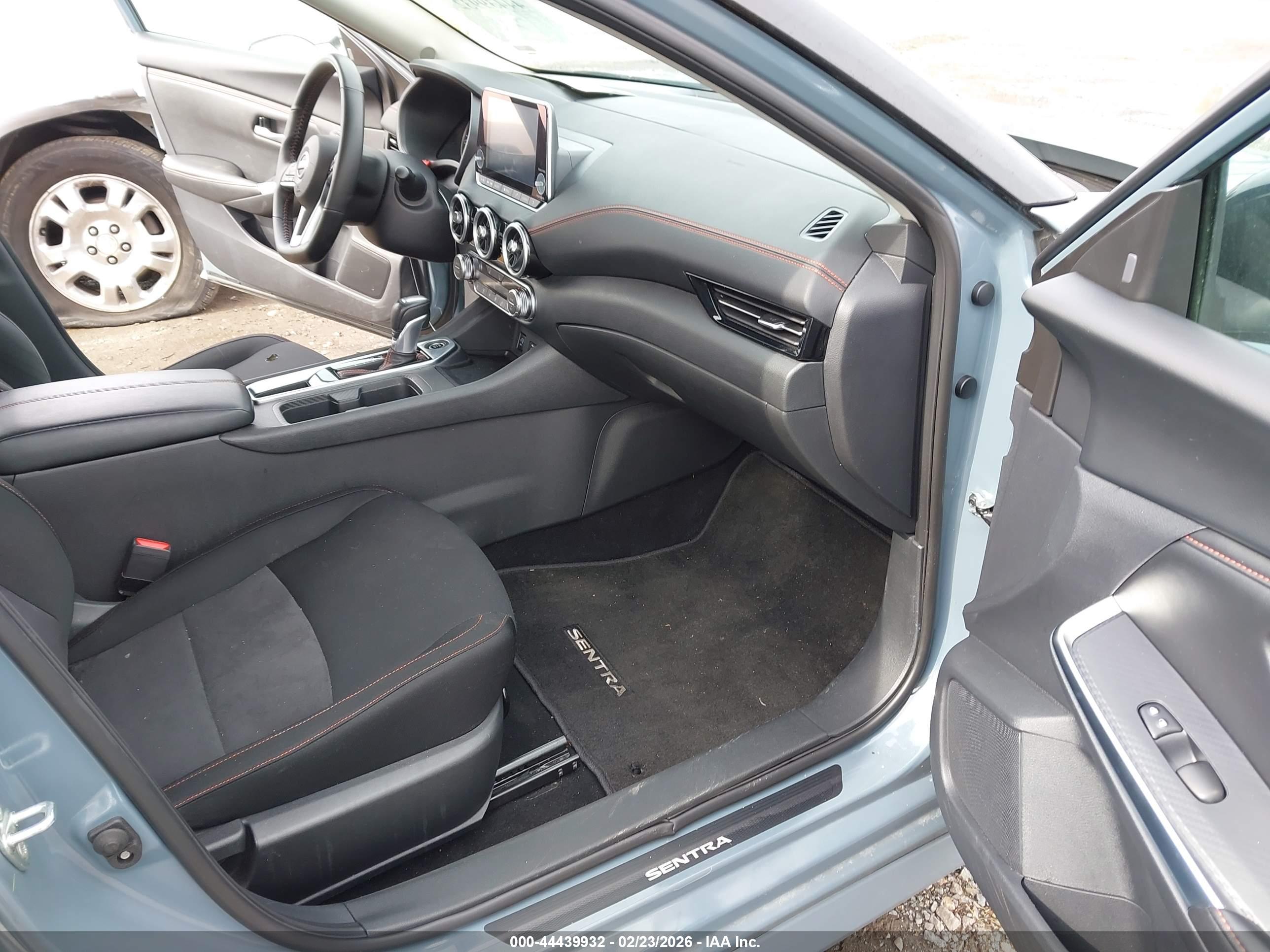 NISSAN SENTRA image 5