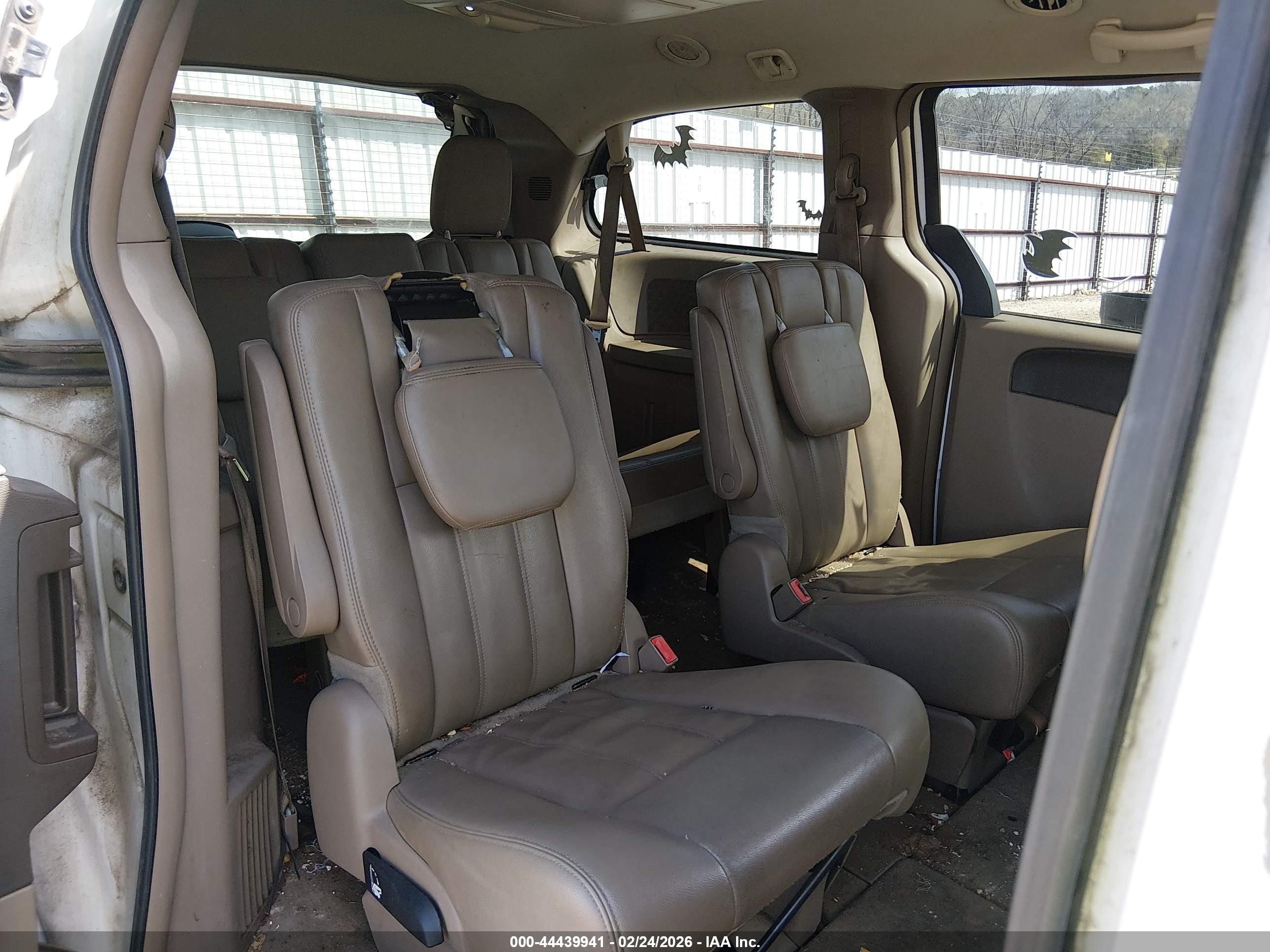 CHRYSLER TOWN image 8