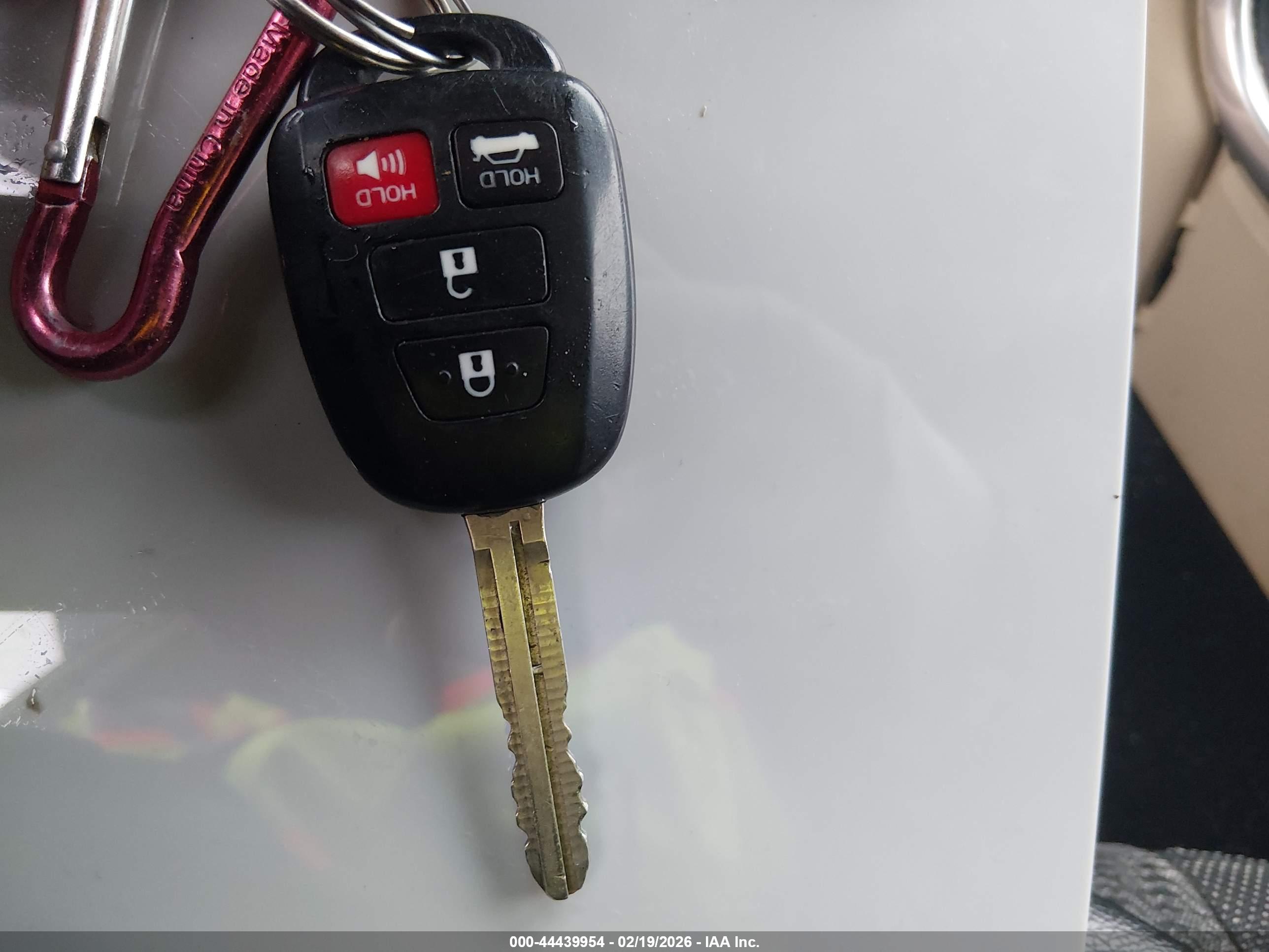 TOYOTA CAMRY image 11
