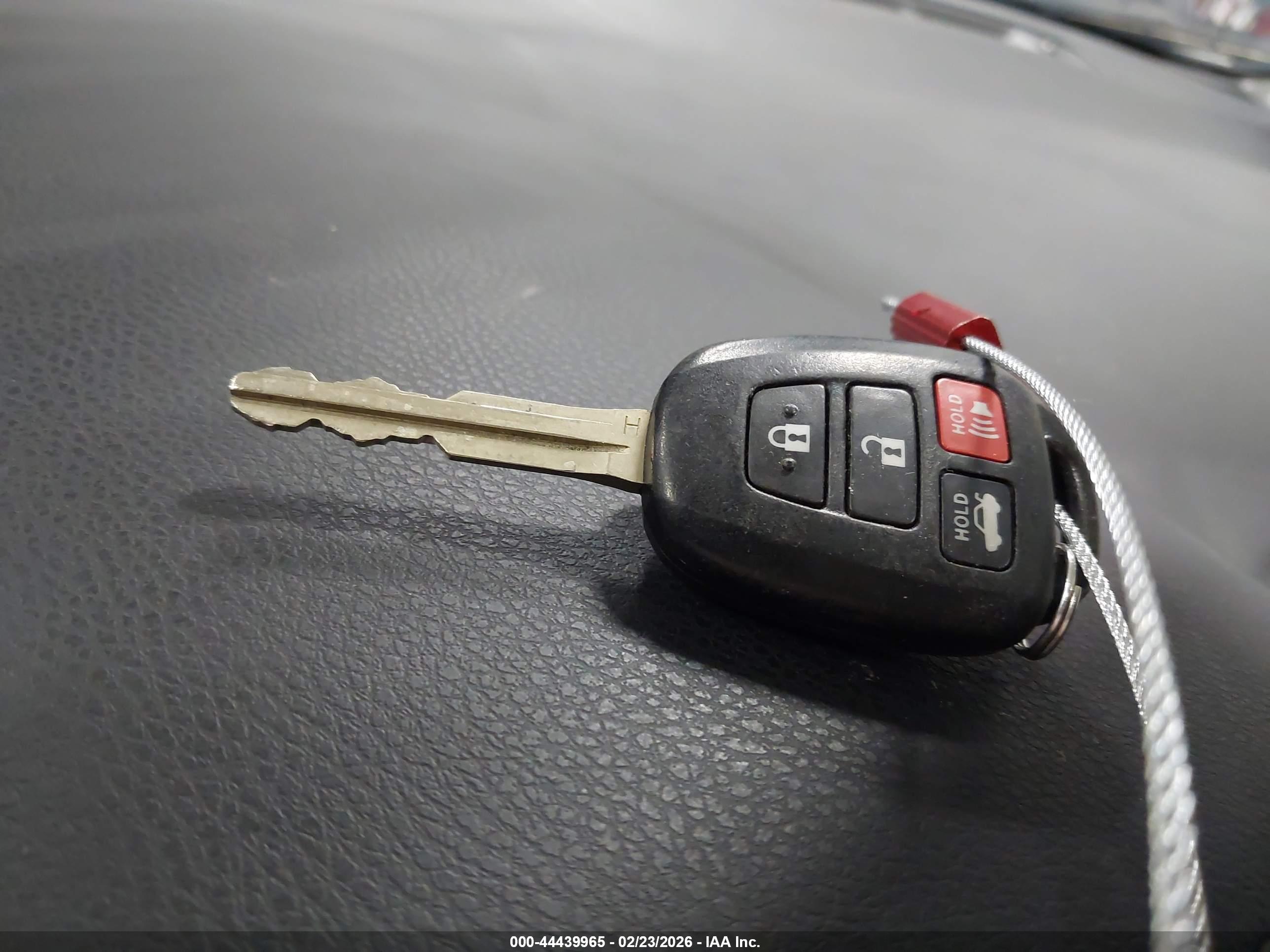TOYOTA COROLLA image 11