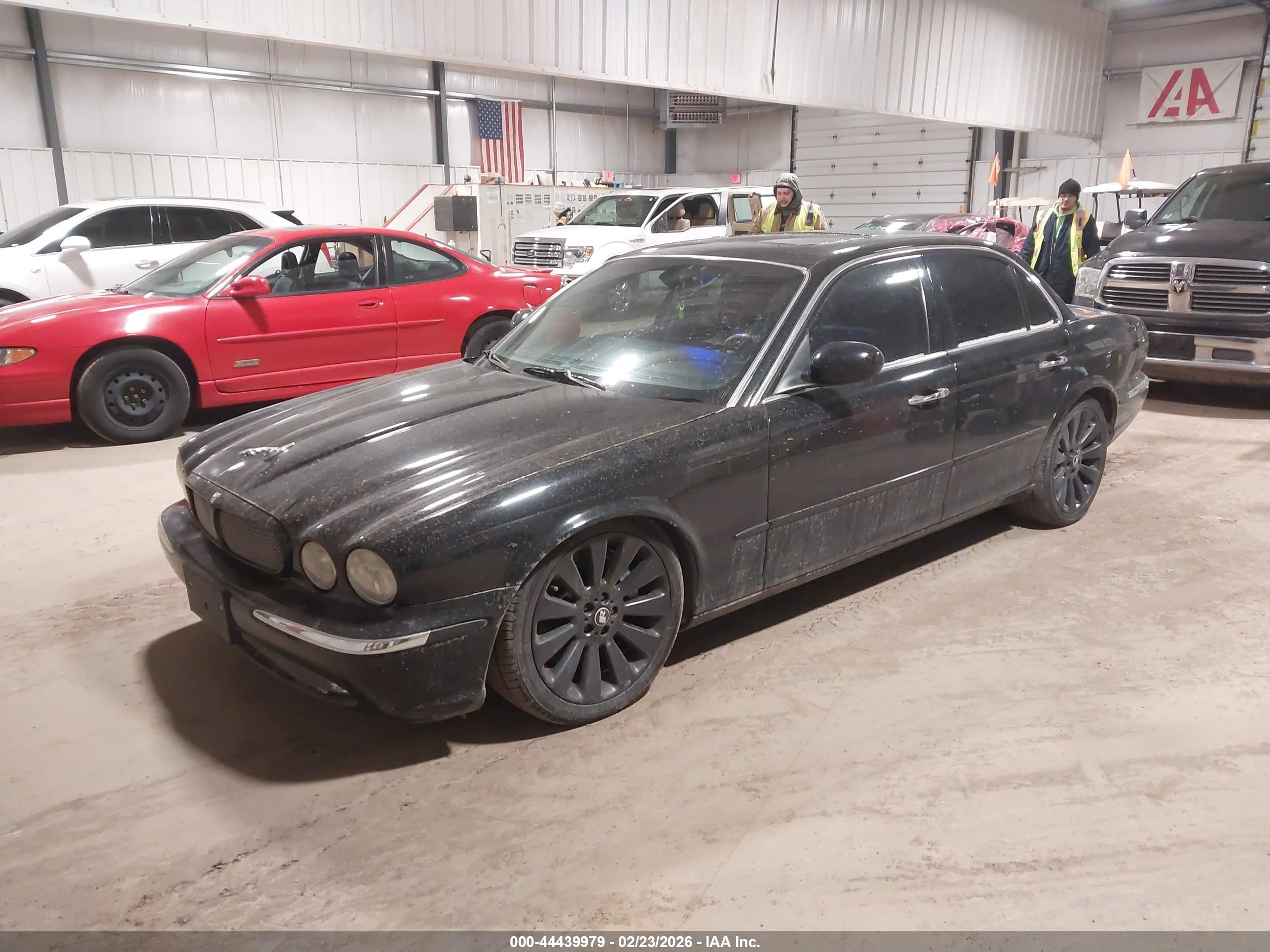 JAGUAR XJ image 2