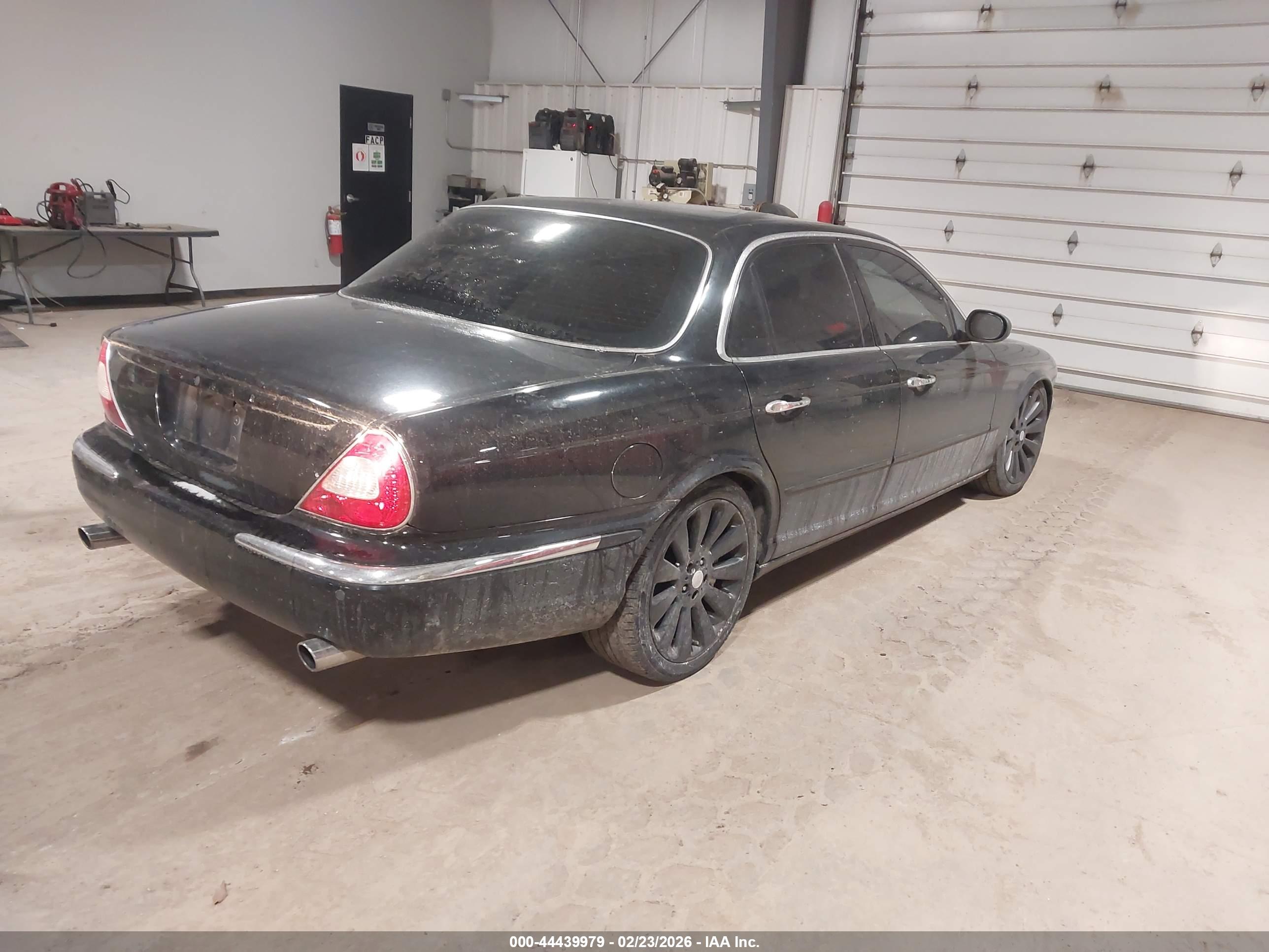 JAGUAR XJ image 4