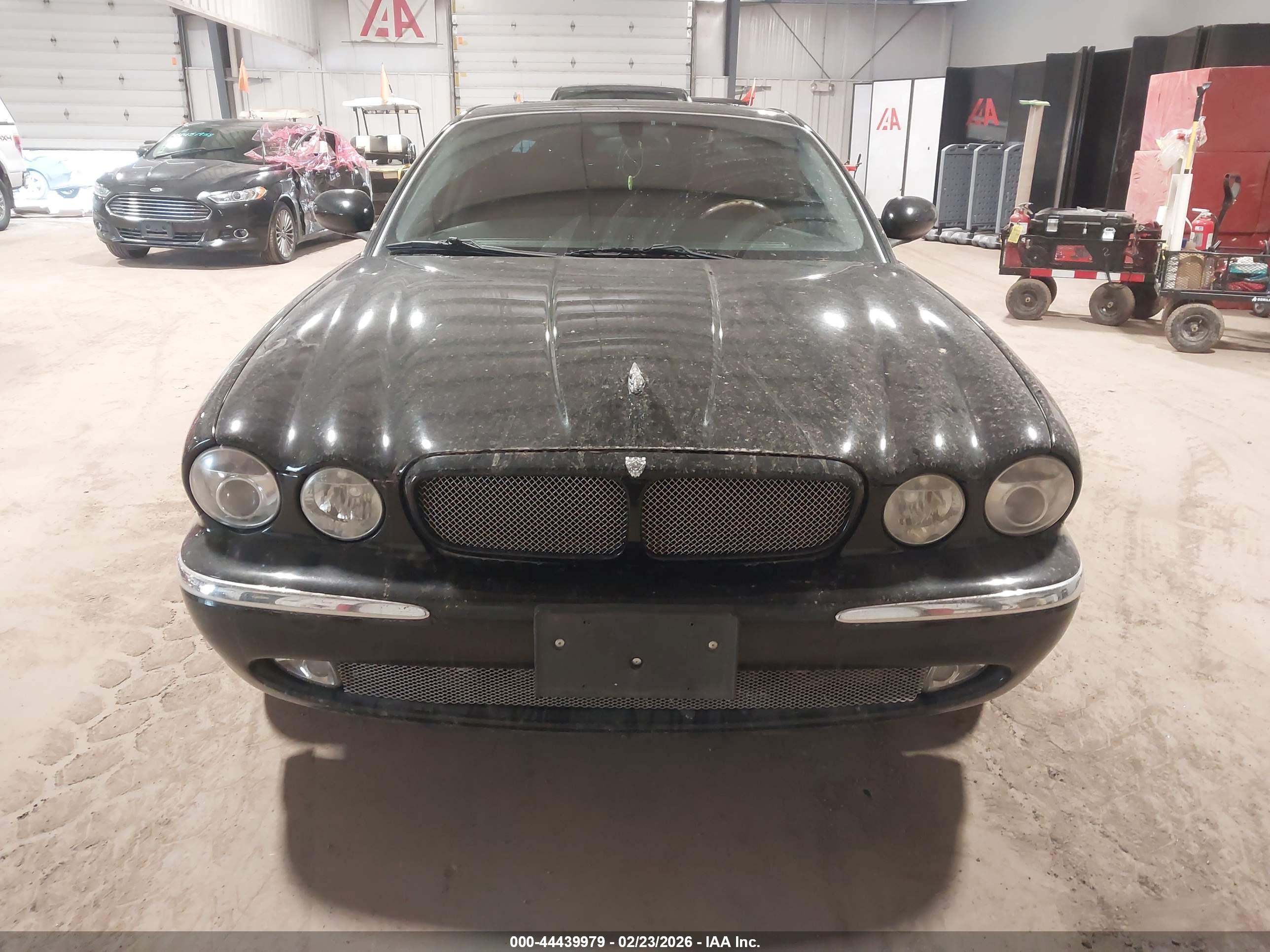 JAGUAR XJ image 6