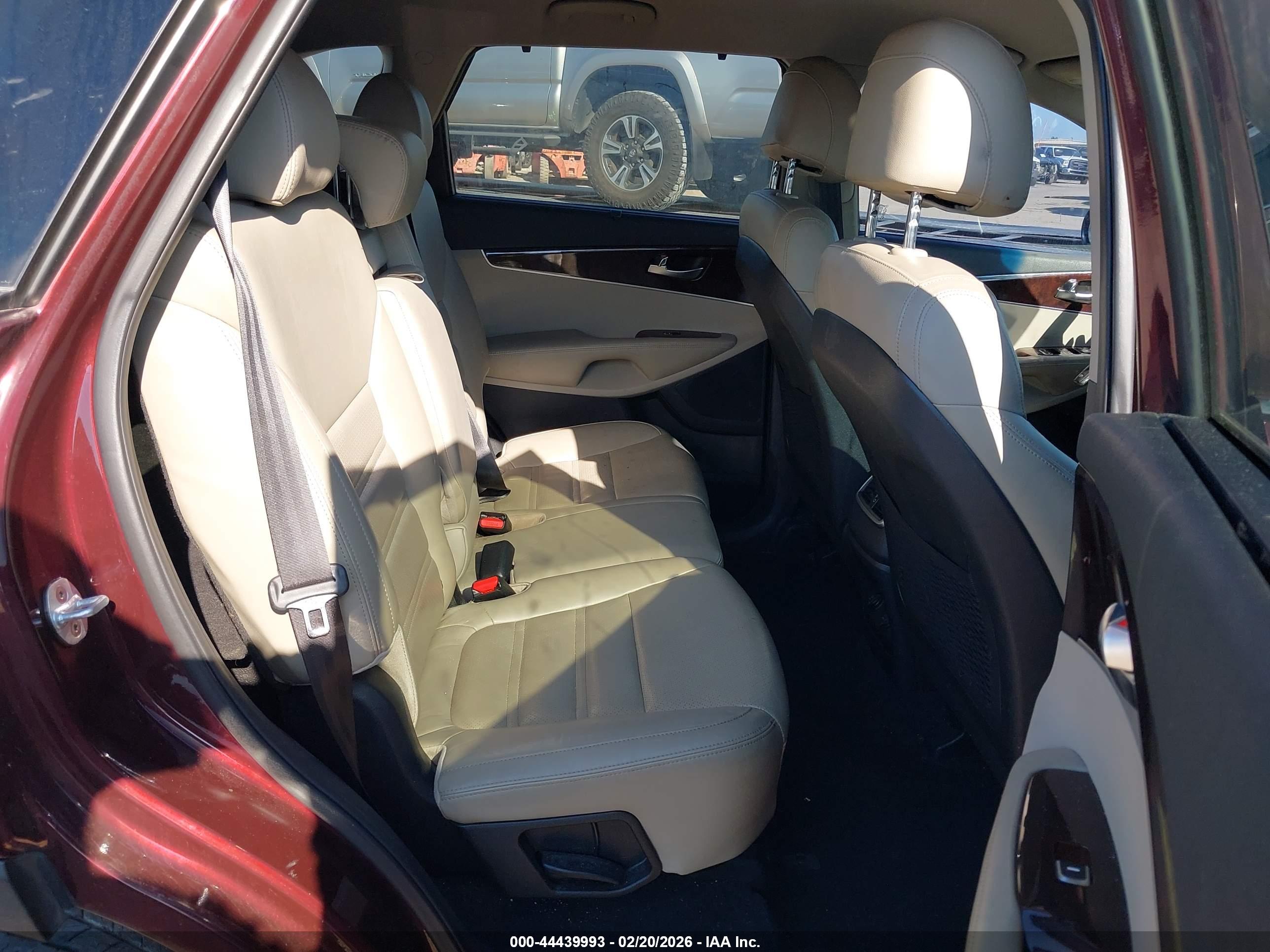 KIA SORENTO image 8