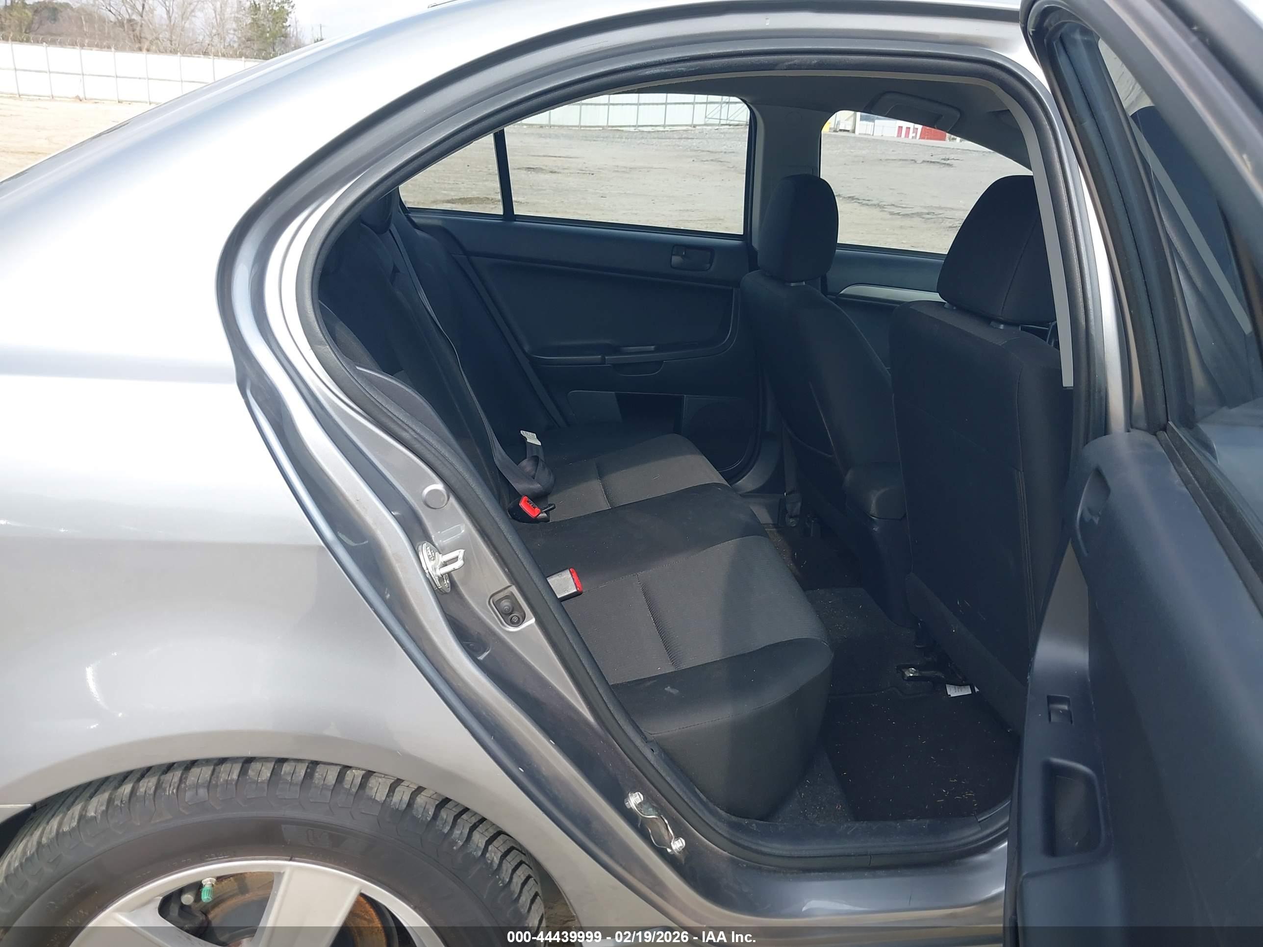 MITSUBISHI LANCER image 8