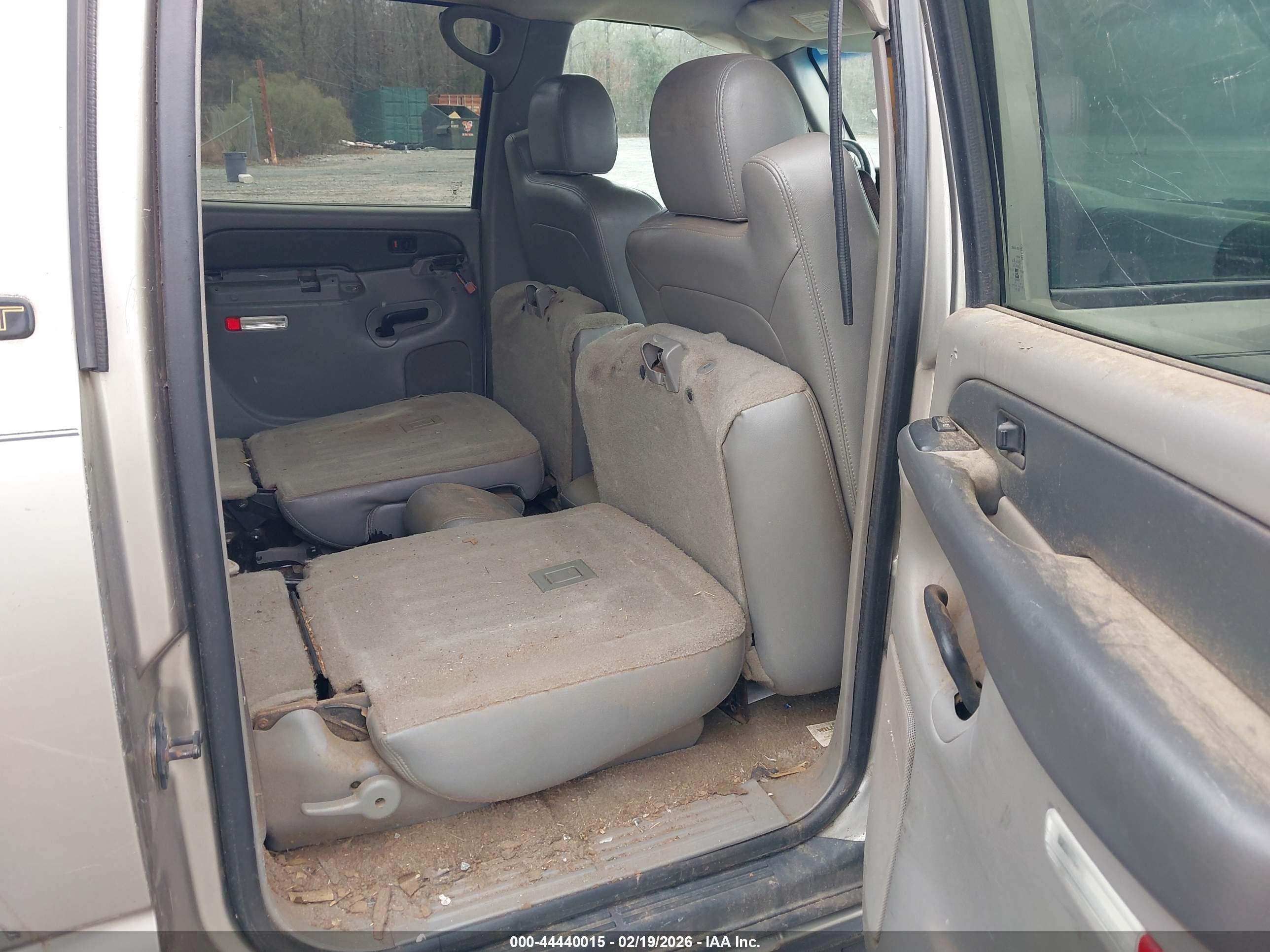 CHEVROLET SUBURBAN image 8