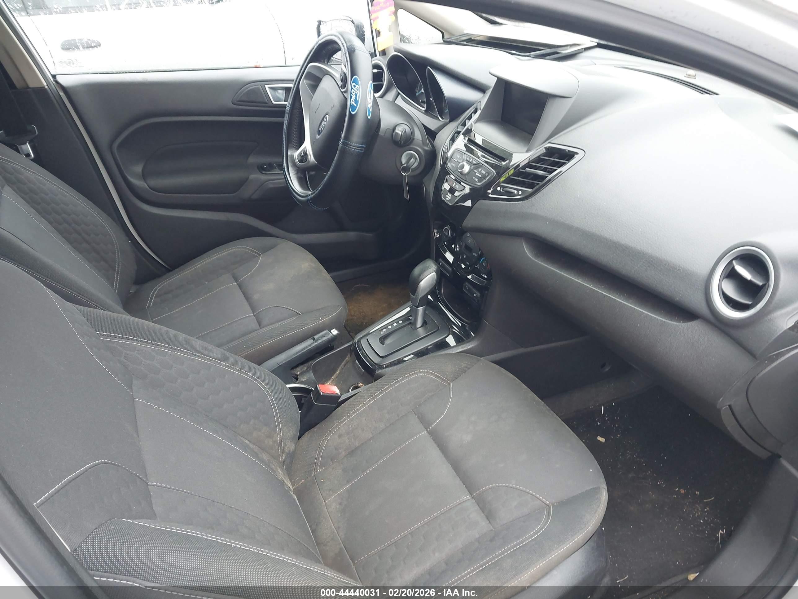 FORD FIESTA image 5
