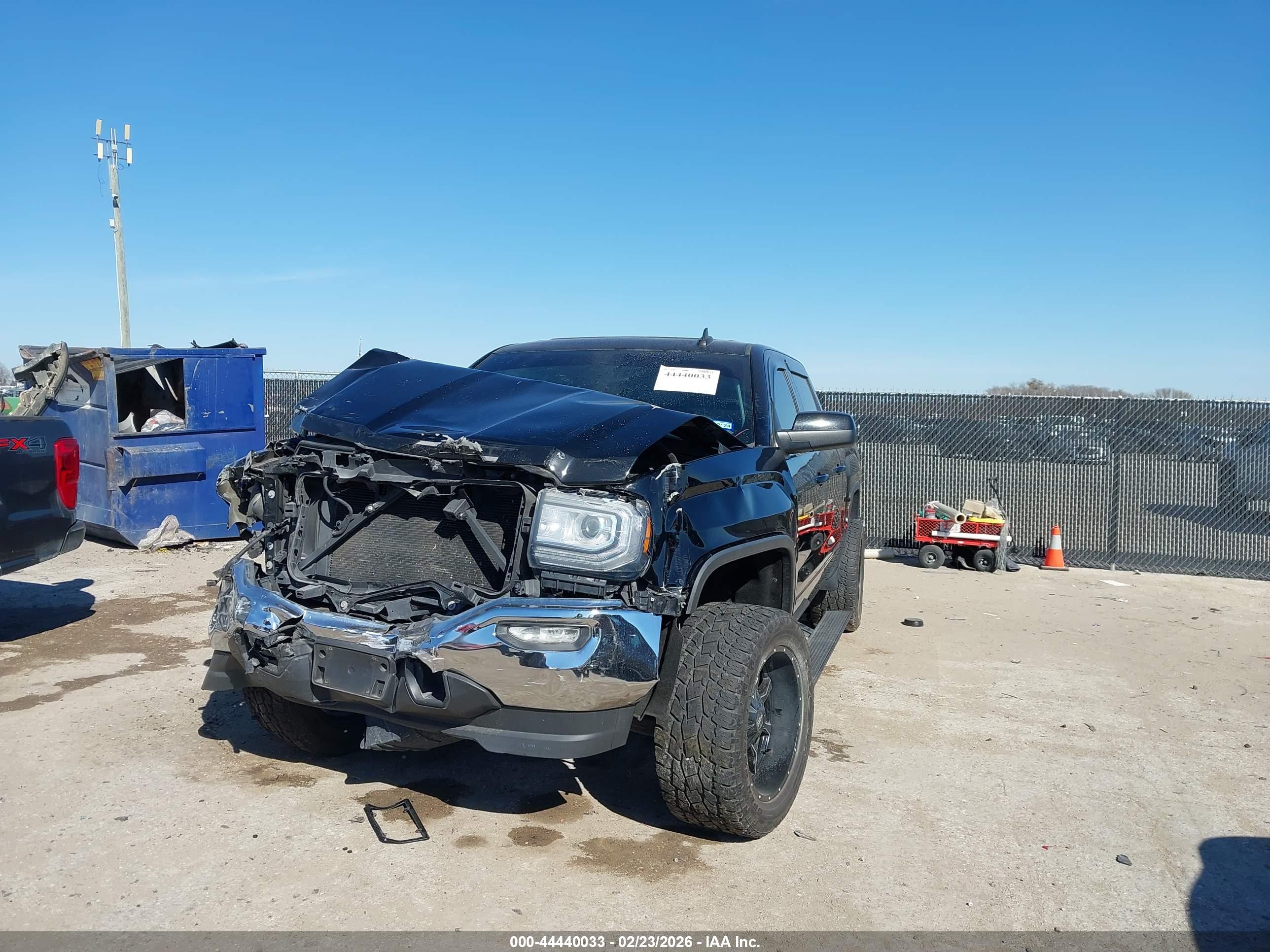 GMC SIERRA image 2