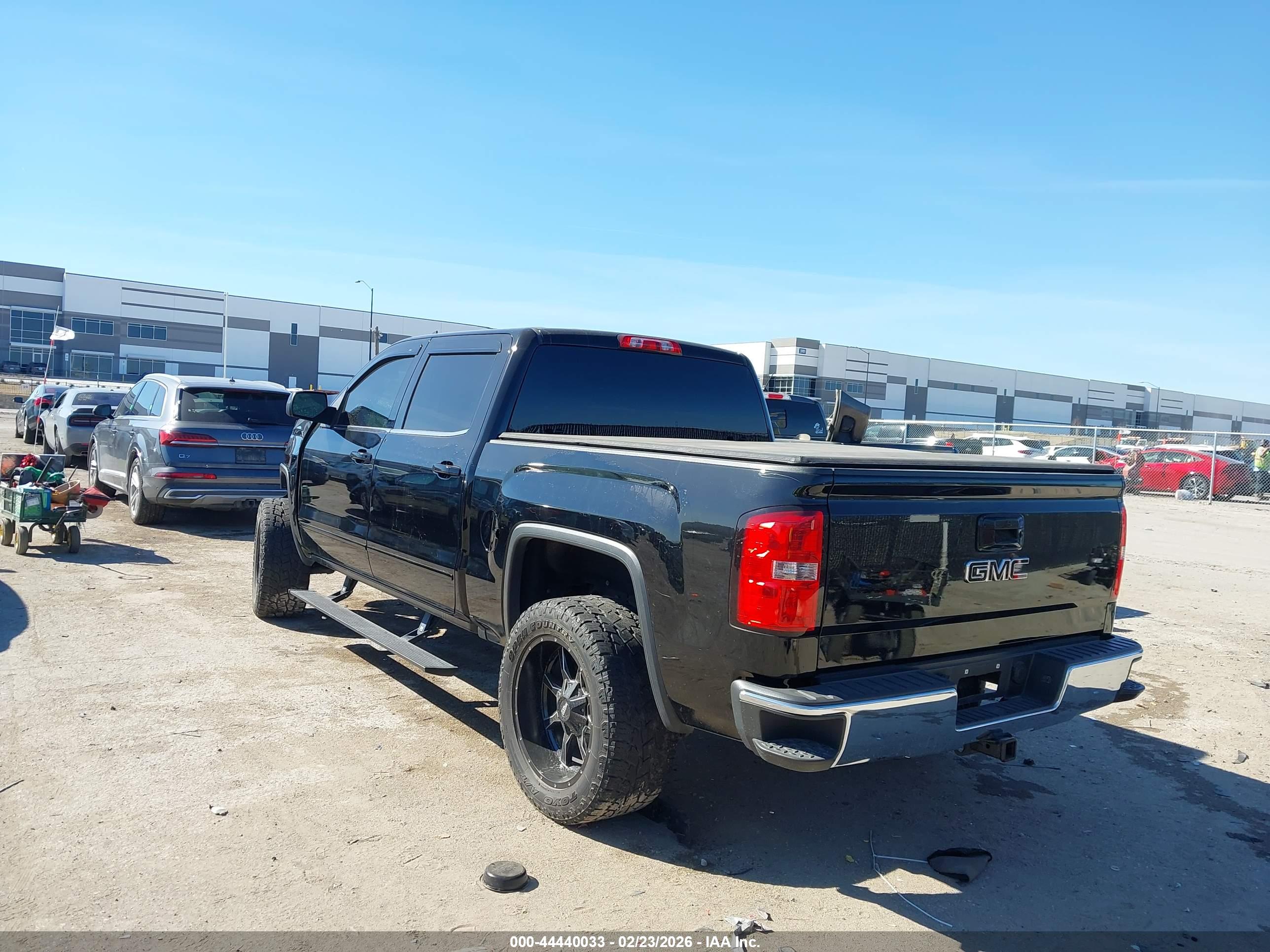 GMC SIERRA image 3