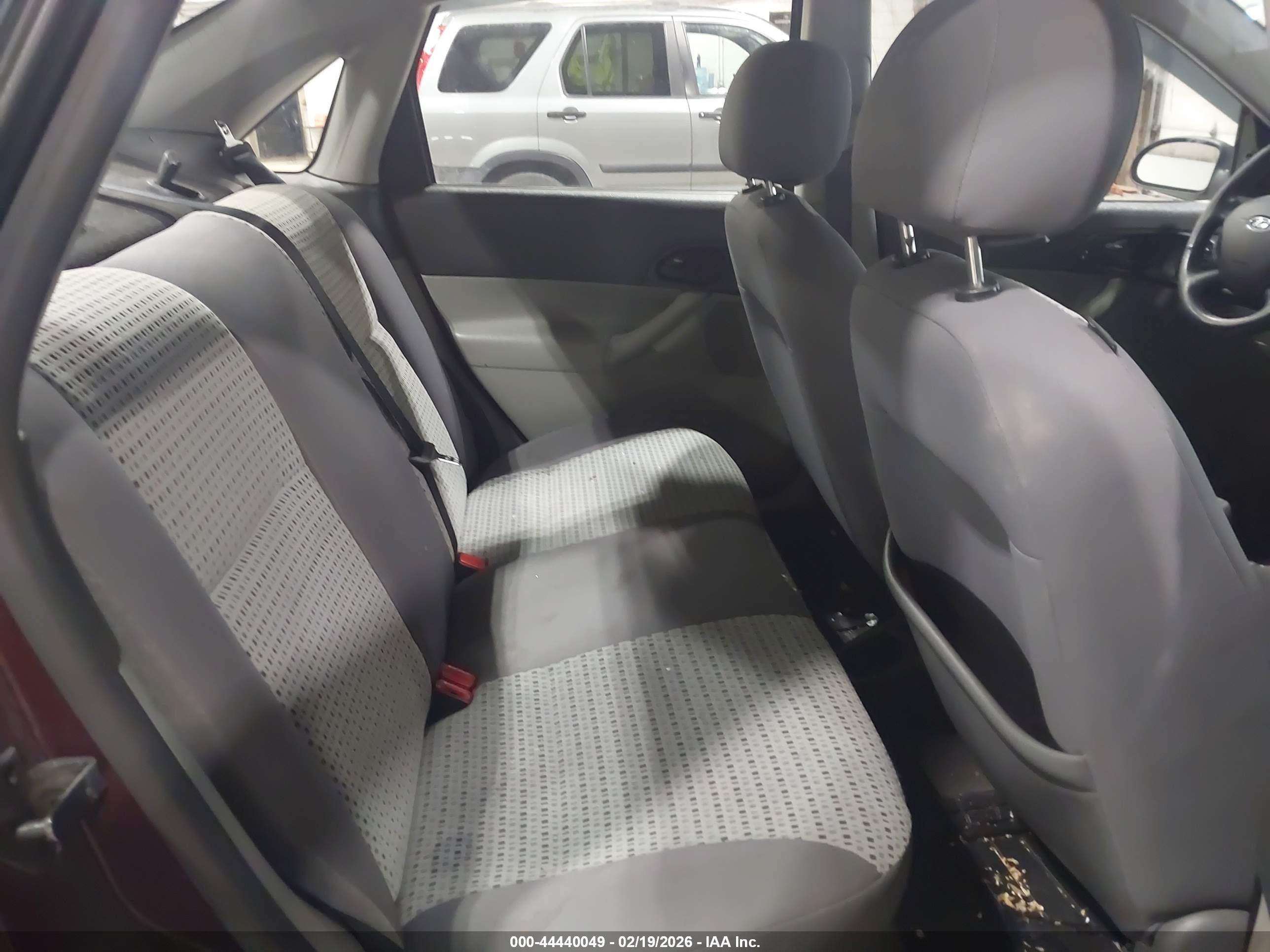 FORD FOCUS image 8