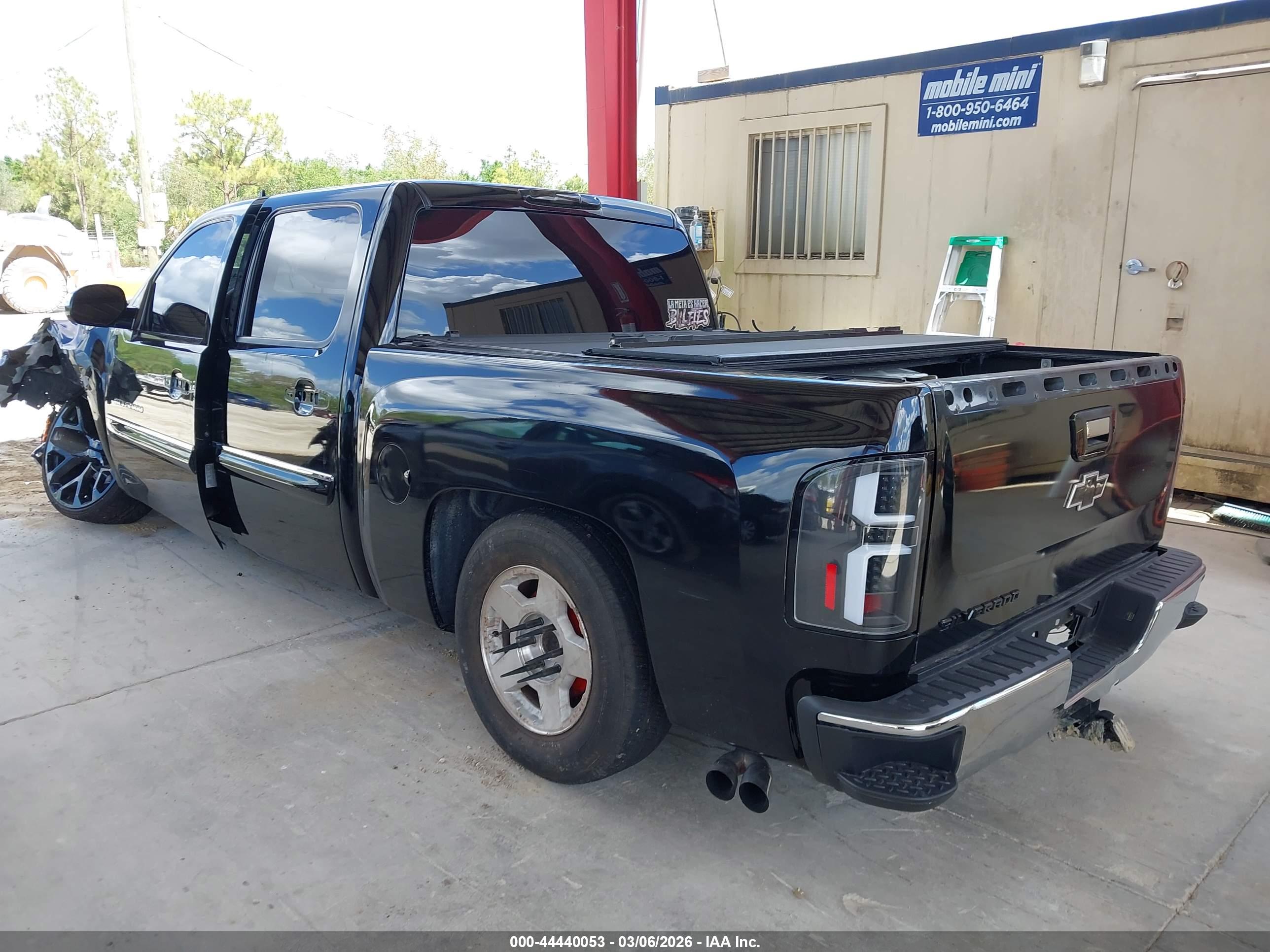 CHEVROLET SILVERADO image 3