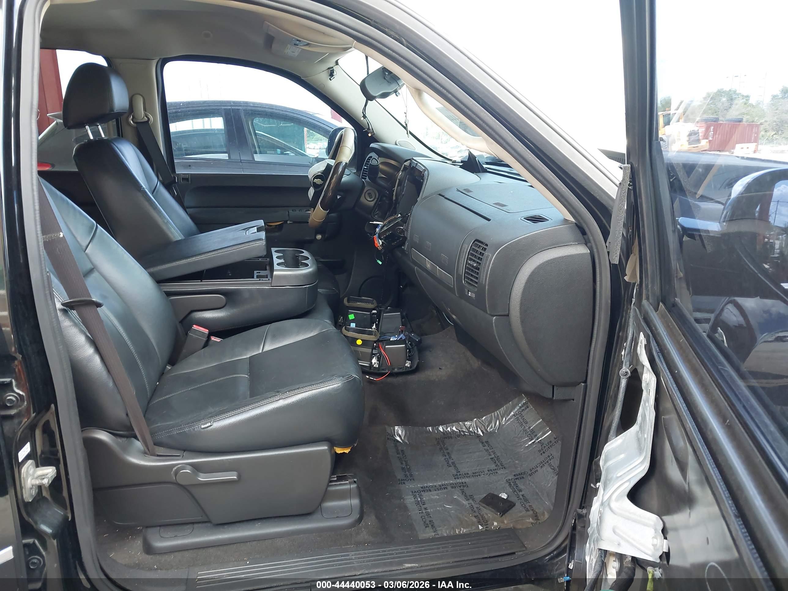 CHEVROLET SILVERADO image 5