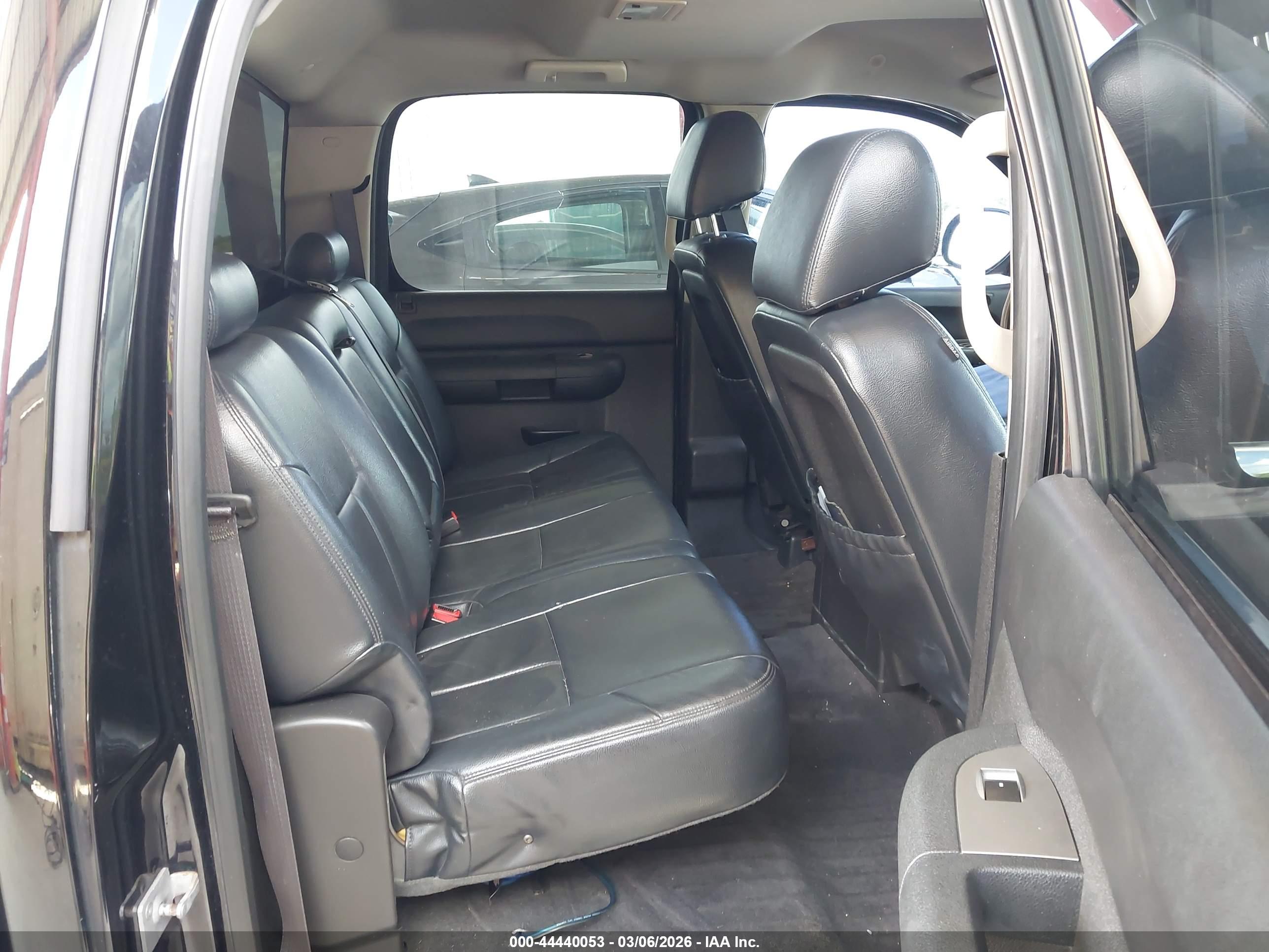 CHEVROLET SILVERADO image 8